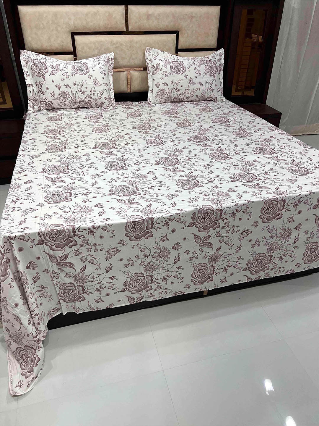 Pure Decor White & Purple Floral 400 TC King Pure Cotton Bedsheet with 2 Pillow Covers
Pure Decor White & Purple Floral 400 TC King Pure Cotton Bedsheet with 2 Pillow Covers