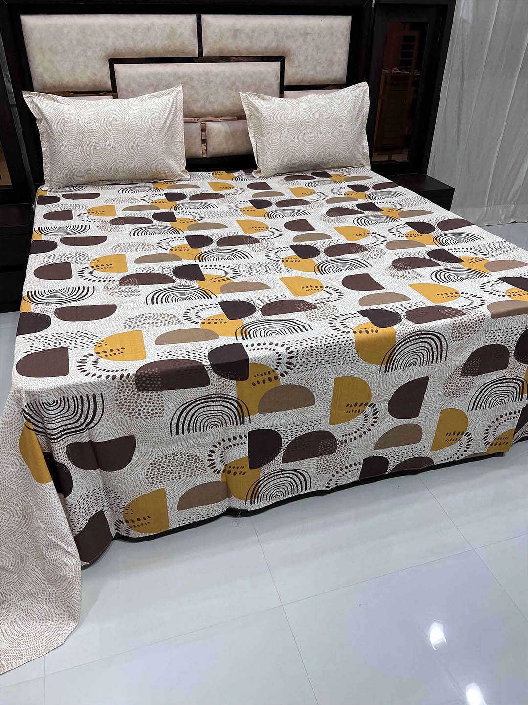 Pure Decor White & Brown Geometric 380 TC King Pure Cotton Bedsheet with 2 Pillow Covers
Pure Decor White & Brown Geometric 380 TC King Pure Cotton Bedsheet with 2 Pillow Covers