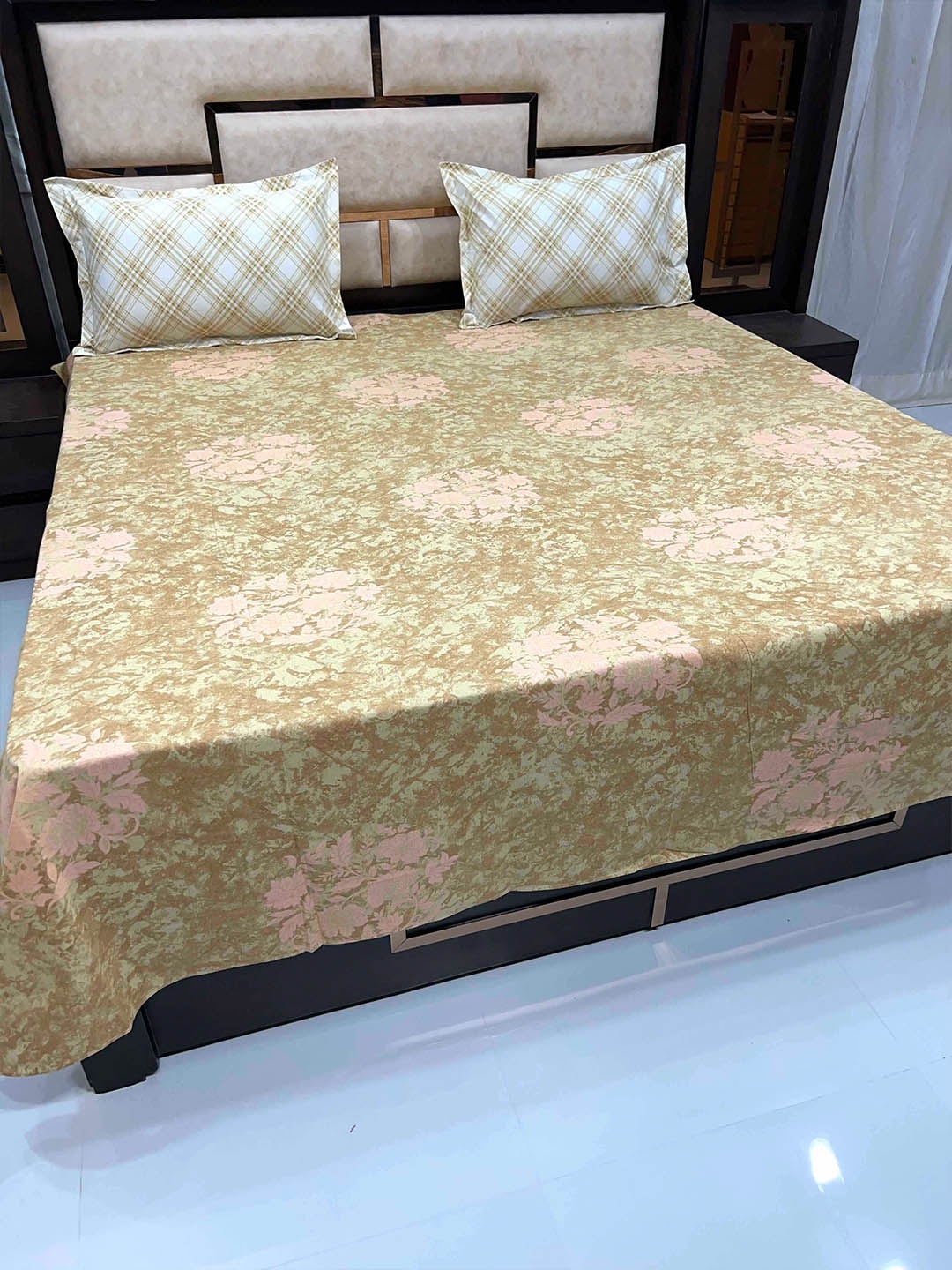 Pure Decor Yellow & Pink Floral 260 TC King Pure Cotton Bedsheet with 2 Pillow Covers