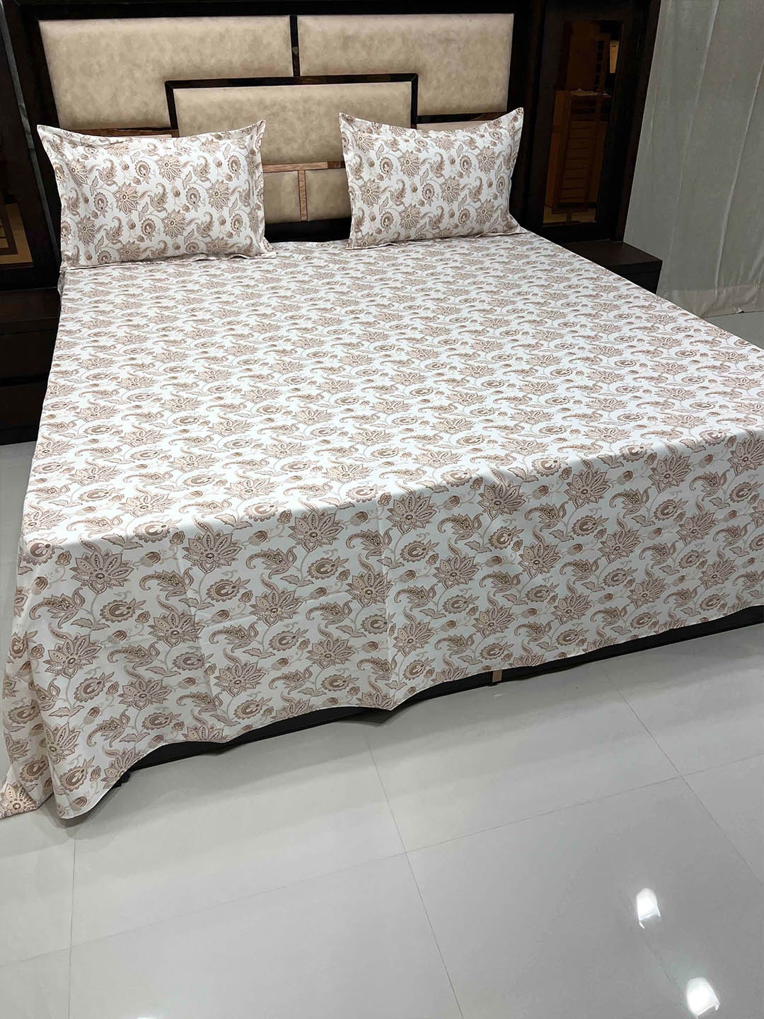 Pure Decor White & Brown Floral 380 TC King Pure Cotton Bedsheet with 2 Pillow Covers
Pure Decor White & Brown Floral 380 TC King Pure Cotton Bedsheet with 2 Pillow Covers