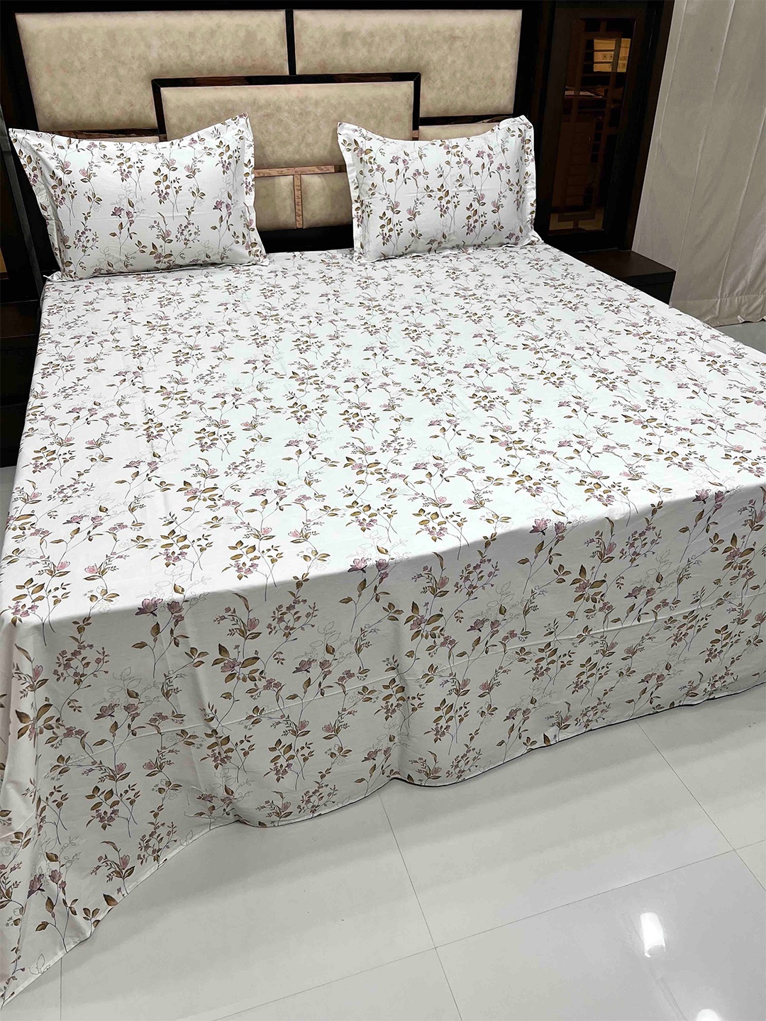 Pure Decor White & Peach Floral 400 TC King Pure Cotton Bedsheet with 2 Pillow Covers
Pure Decor White & Peach Floral 400 TC King Pure Cotton Bedsheet with 2 Pillow Covers