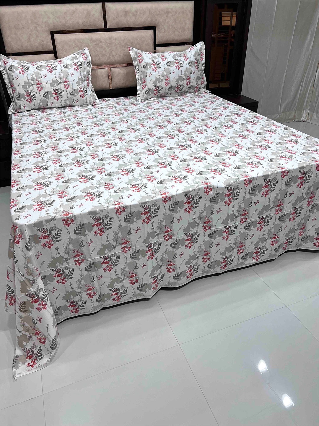 Pure Decor White & Green Floral 400 TC King Pure Cotton Bedsheet with 2 Pillow Covers