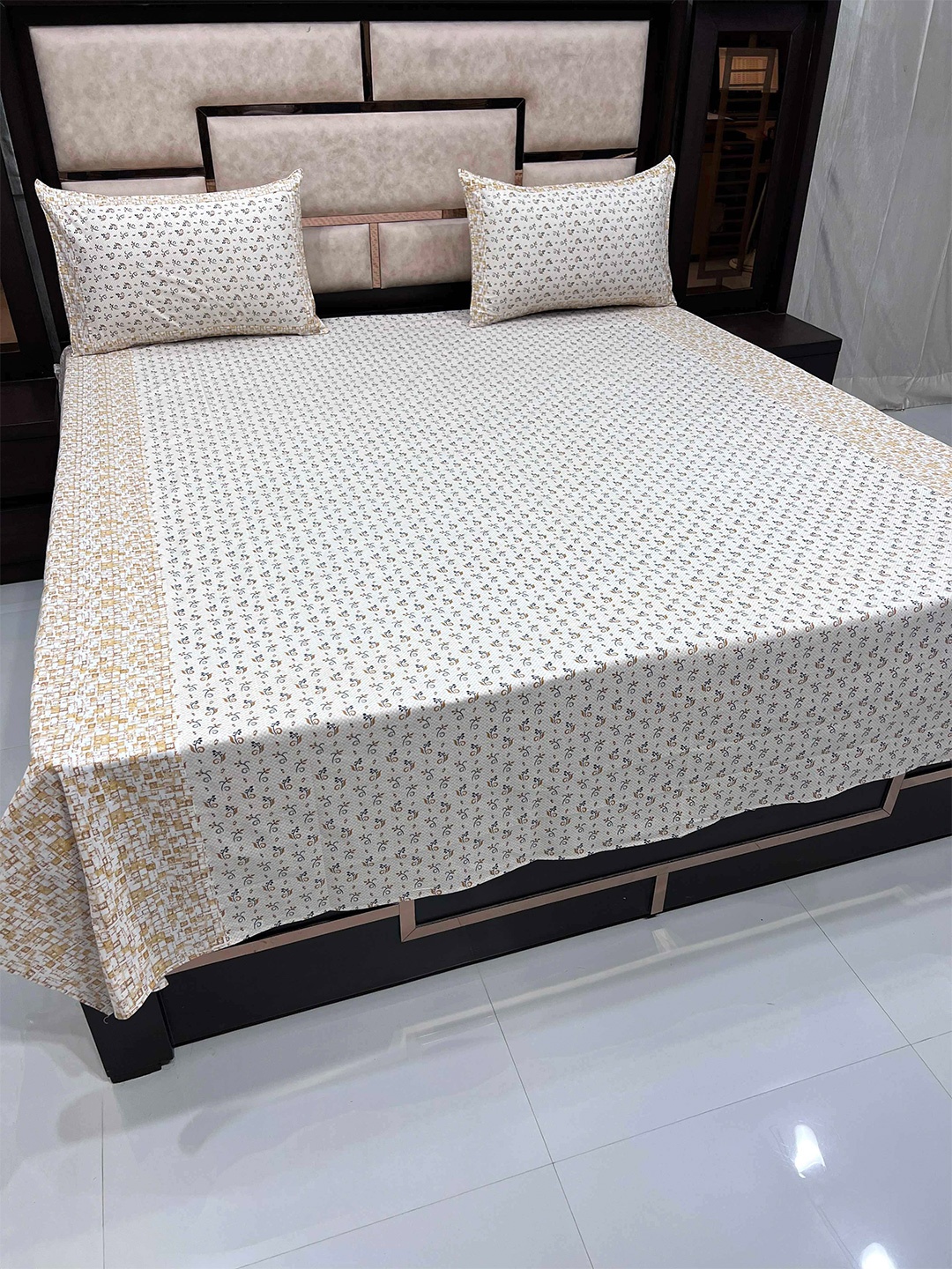 Pure Decor Yellow & White Floral 260 TC King Pure Cotton Bedsheet with 2 Pillow Covers
Pure Decor Yellow & White Floral 260 TC King Pure Cotton Bedsheet with 2 Pillow Covers