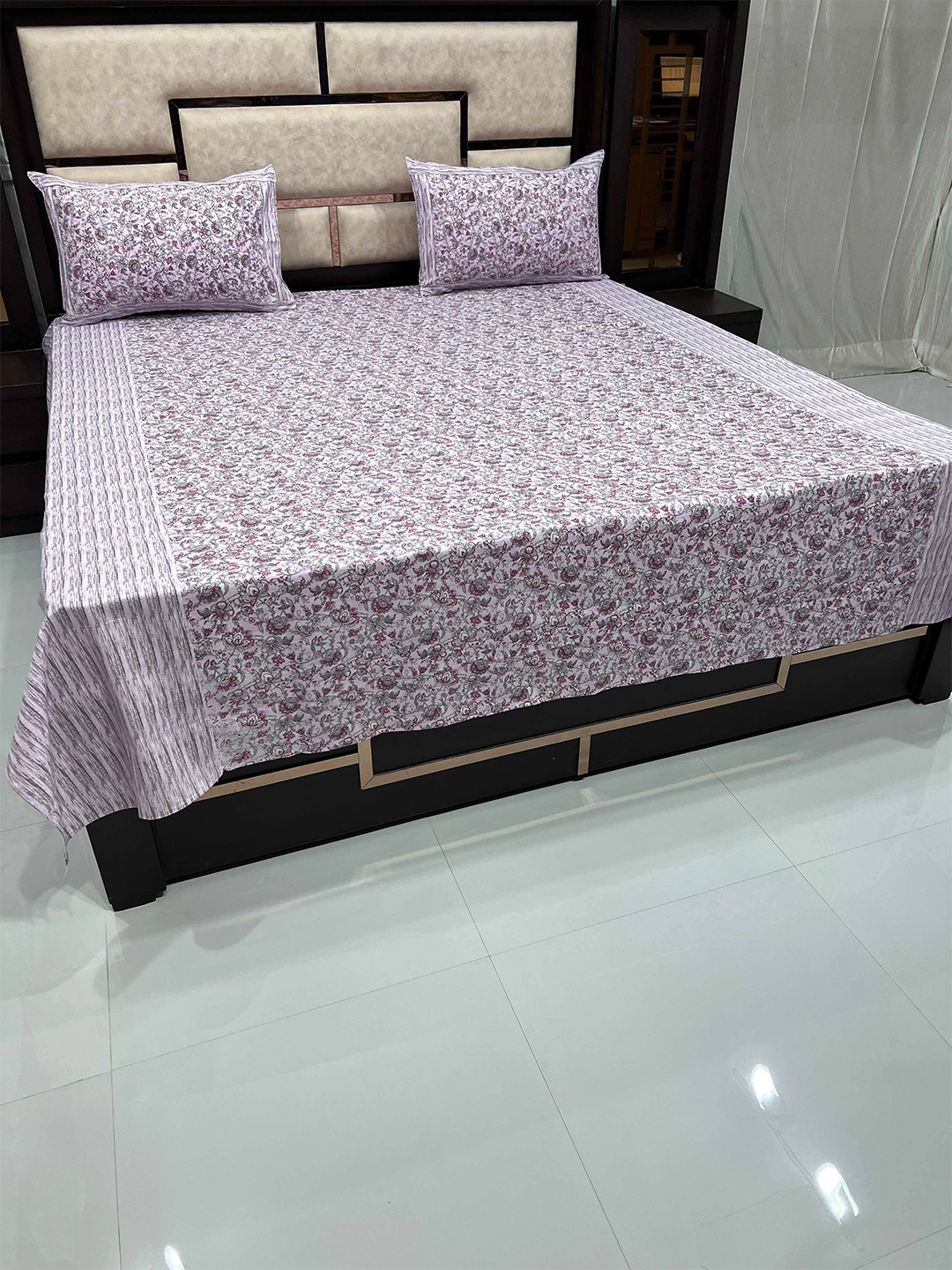 Pure Decor Pink & White Floral Pure Cotton 260 TC King Bedsheet with 2 Pillow Covers
Pure Decor Pink & White Floral Pure Cotton 260 TC King Bedsheet with 2 Pillow Covers