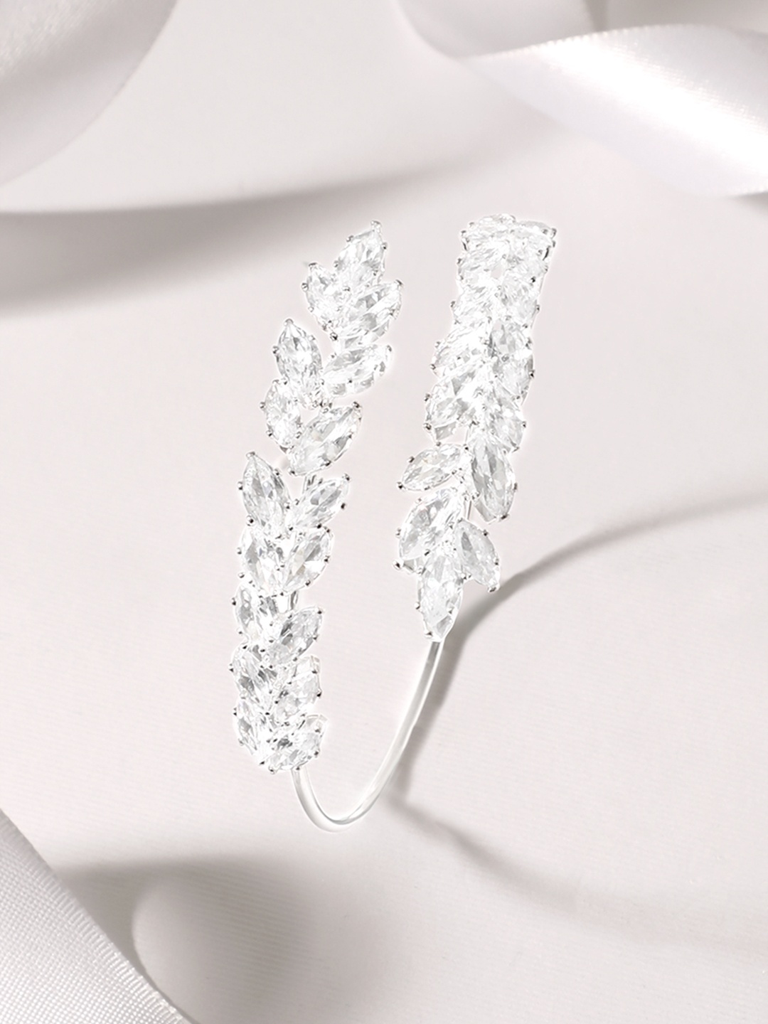 Rubans Voguish Women Silver-Plated Armlet Bracelet
