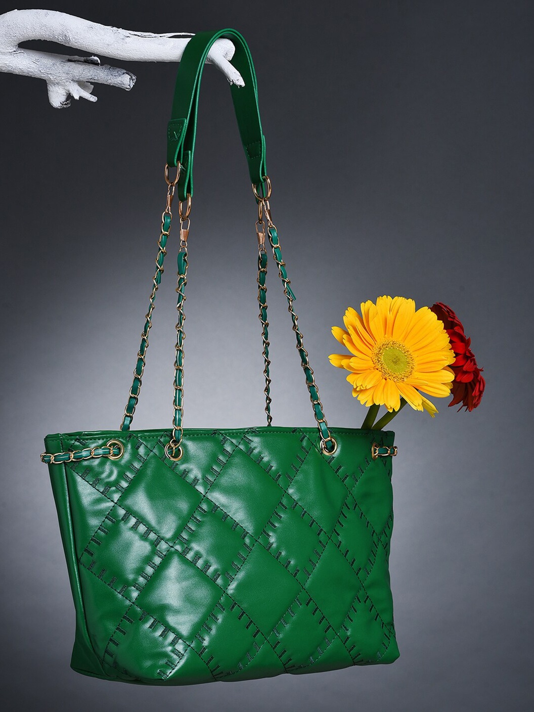 HAUTE SAUCE by Campus Sutra Women Textured PU Structured Shoulder Bag with Quilted, Green
HAUTE SAUCE by Campus Sutra Women Textured PU Structured Shoulder Bag with Quilted, Green