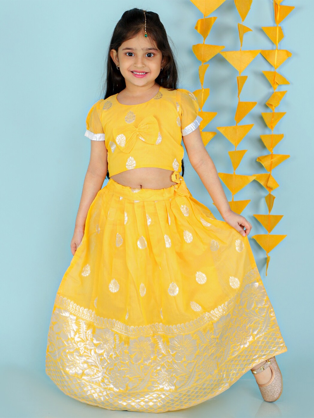 KID1 Girls Embellished Patchwork Ready to Wear Chanderi Pavda Pattu Lehenga Choli, Yellow
KID1 Girls Embellished Patchwork Ready to Wear Chanderi Pavda Pattu Lehenga Choli, Yellow
