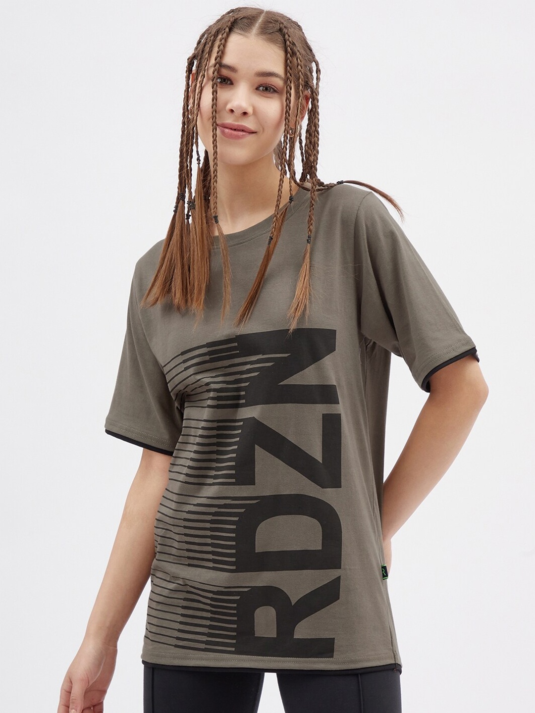 Rodzen Women Typography Printed Extended Sleeves Pure Cotton Oversized T-shirt, Grey
Rodzen Women Typography Printed Extended Sleeves Pure Cotton Oversized T-shirt, Grey