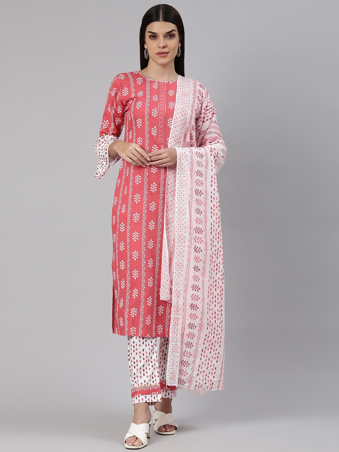 TORONFRAS Women Pink Floral Printed Sequinned Pure Cotton Kurta with Trousers & With Dupatta
TORONFRAS Women Pink Floral Printed Sequinned Pure Cotton Kurta with Trousers & With Dupatta