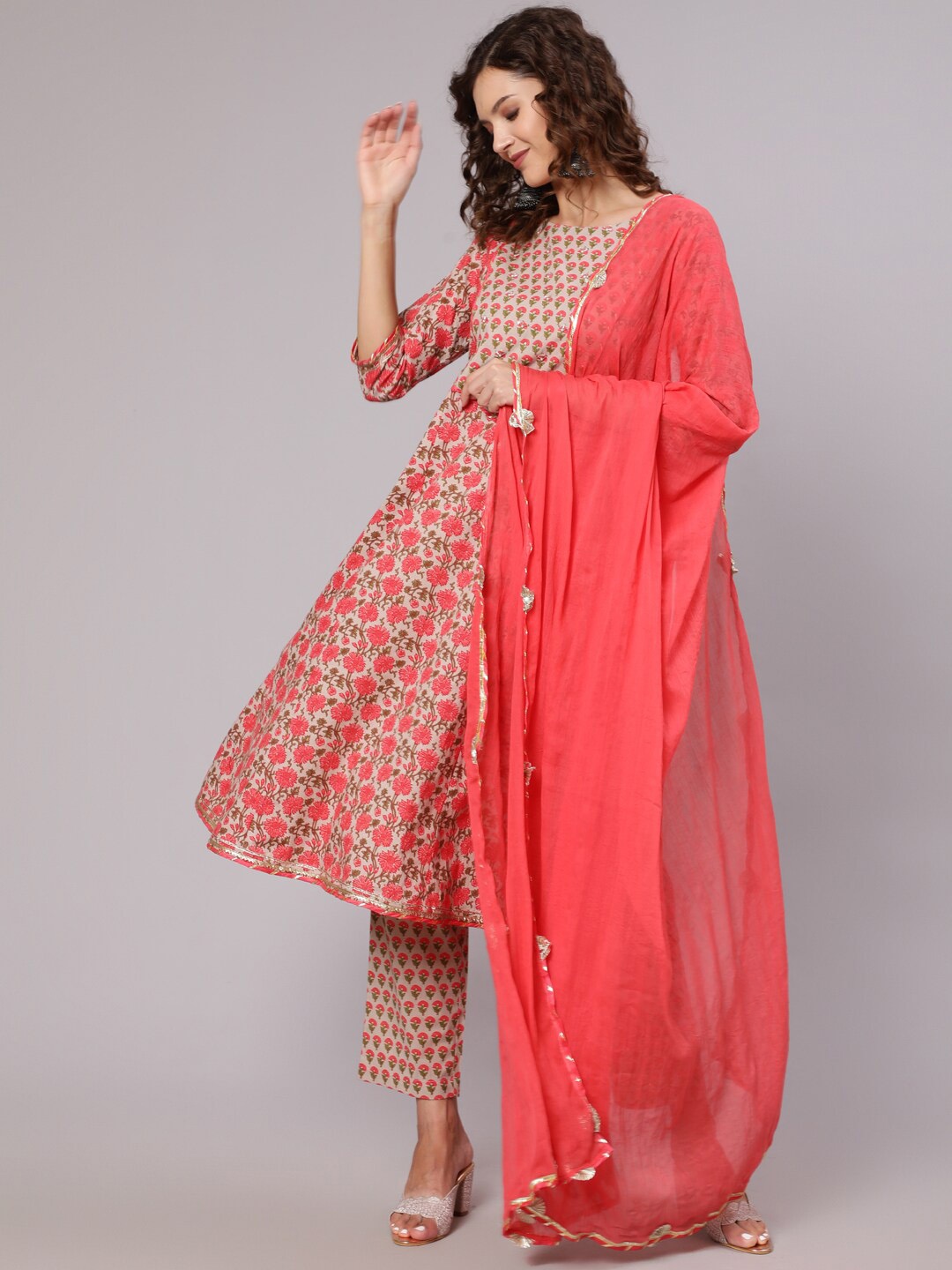 Jaipur Kurti Floral Printed Empire Gotta Patti Pure Cotton Kurta with Trousers & Dupatta, Peach
Jaipur Kurti Floral Printed Empire Gotta Patti Pure Cotton Kurta with Trousers & Dupatta, Peach