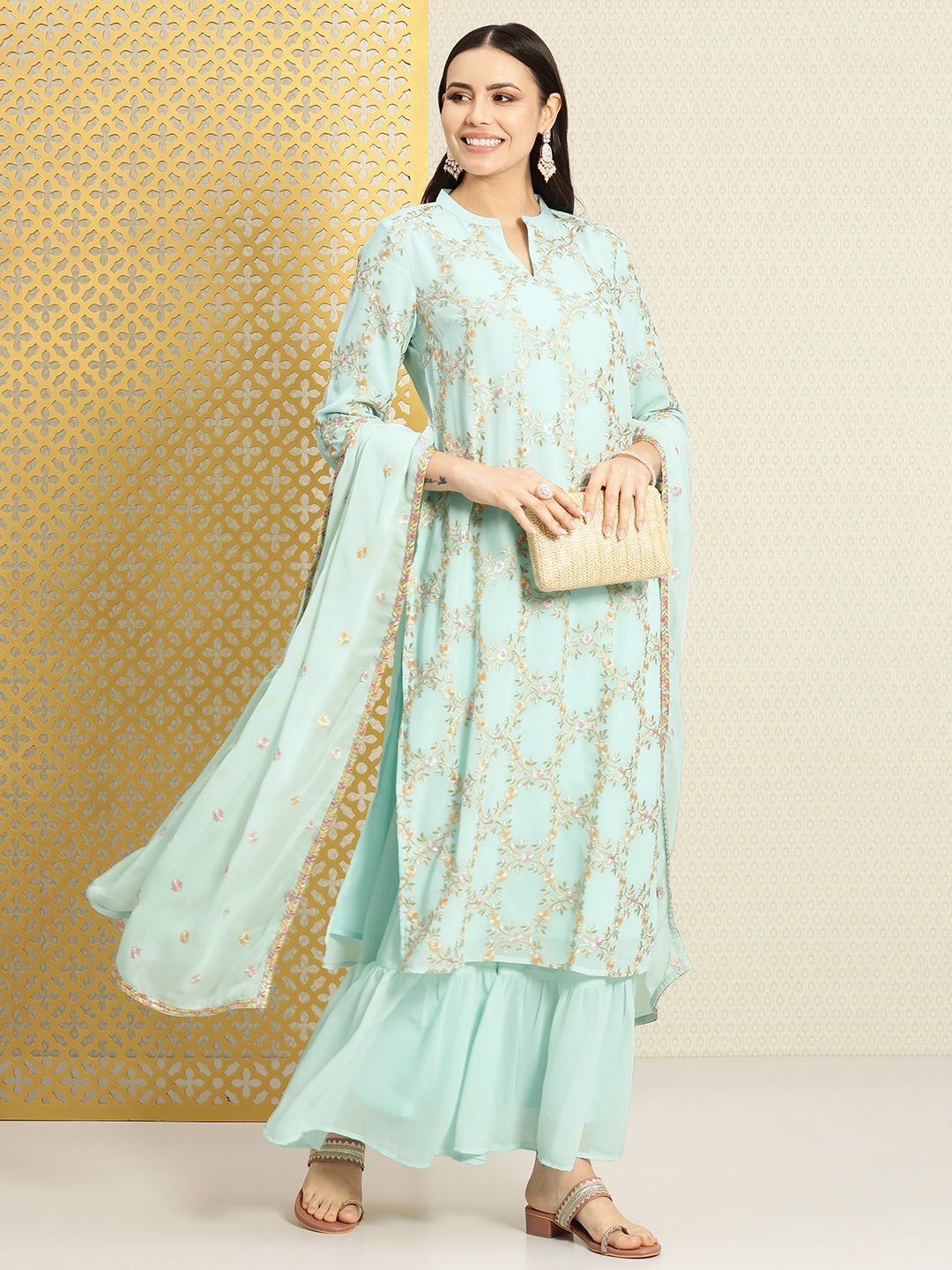 House of Pataudi Women Floral Embroidered Sequined Jashn Kurta With Sharara & Dupatta, Sea green
House of Pataudi Women Floral Embroidered Sequined Jashn Kurta With Sharara & Dupatta, Sea green