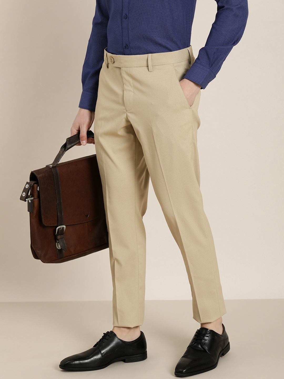 INVICTUS Men Checked Slim Fit Trousers, Beige