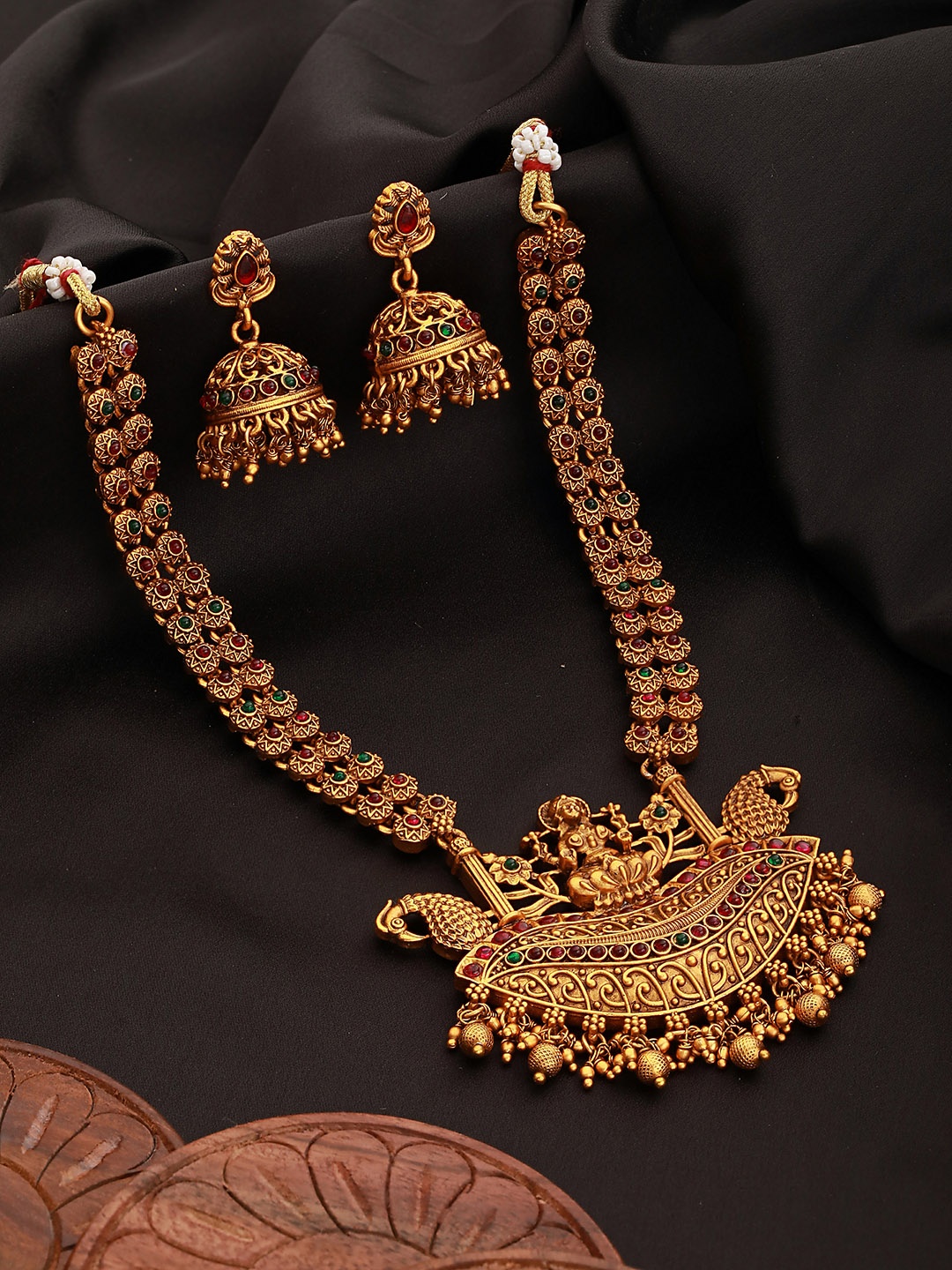 Saraf RS Jewellery Gold-Plated AD Studded Kempo Goddess Lakshmi Temple Jewellery Set
Saraf RS Jewellery Gold-Plated AD Studded Kempo Goddess Lakshmi Temple Jewellery Set