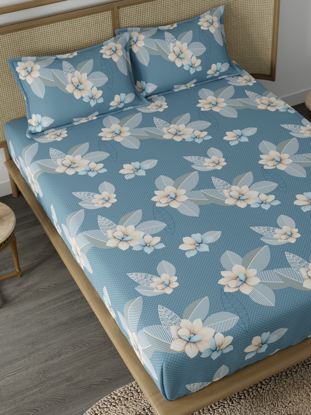CHHAVI INDIA Blue & White Floral Printed 210 TC Queen Bedsheet with 2 Pillow Covers
CHHAVI INDIA Blue & White Floral Printed 210 TC Queen Bedsheet with 2 Pillow Covers