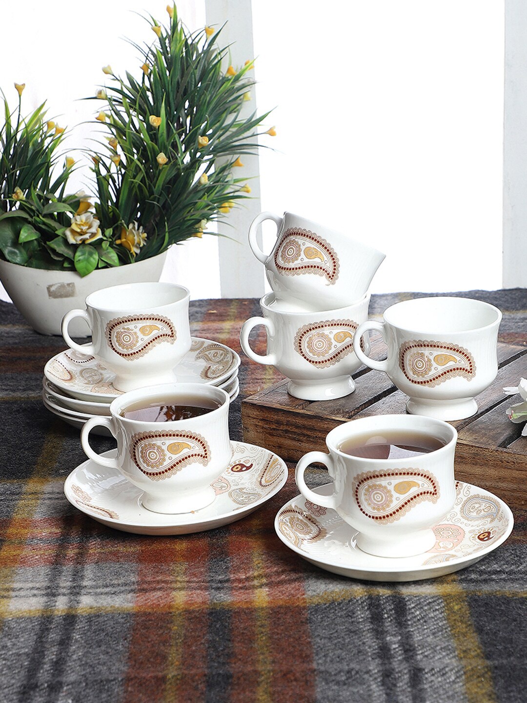 CDI White & Brown 12 Pieces Ethnic Motifs Bone China Glossy Cups and Saucers 200 ml Each
CDI White & Brown 12 Pieces Ethnic Motifs Bone China Glossy Cups and Saucers 200 ml Each