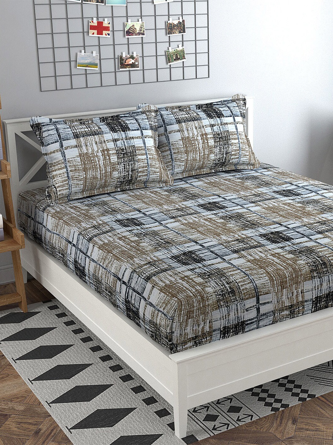 Bajo's Beige & Blue Geometric 250 TC Cotton Fitted King Bedsheet with 2 Pillow Covers
Bajo's Beige & Blue Geometric 250 TC Cotton Fitted King Bedsheet with 2 Pillow Covers
