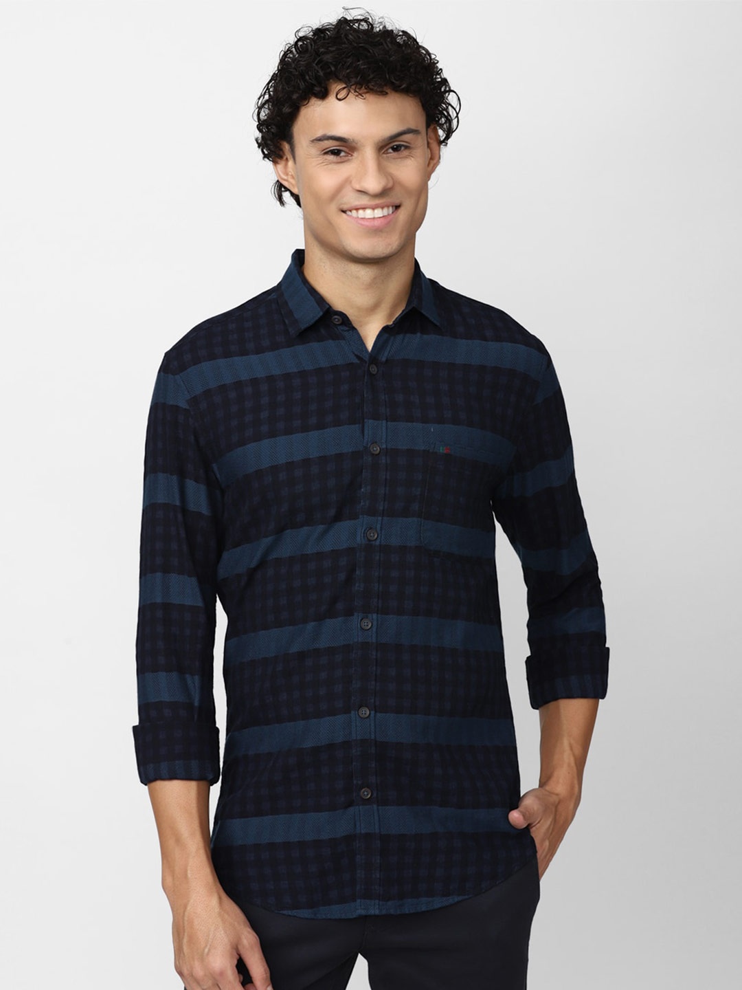 Peter England Casuals Men Slim Fit Horizontal Stripes Pure Cotton Casual Shirt, Navy blue
Peter England Casuals Men Slim Fit Horizontal Stripes Pure Cotton Casual Shirt, Navy blue