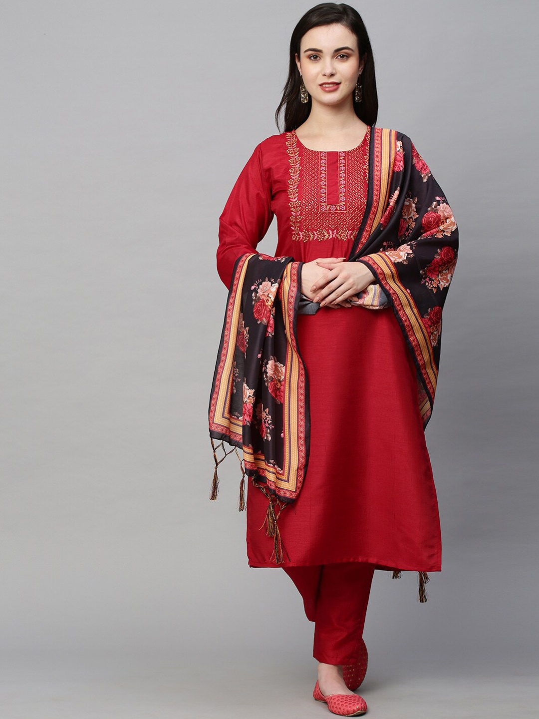 POONAM DESIGNER Women Floral Embroidered Thread Work Kurta with Trousers & Dupatta, Maroon
POONAM DESIGNER Women Floral Embroidered Thread Work Kurta with Trousers & Dupatta, Maroon