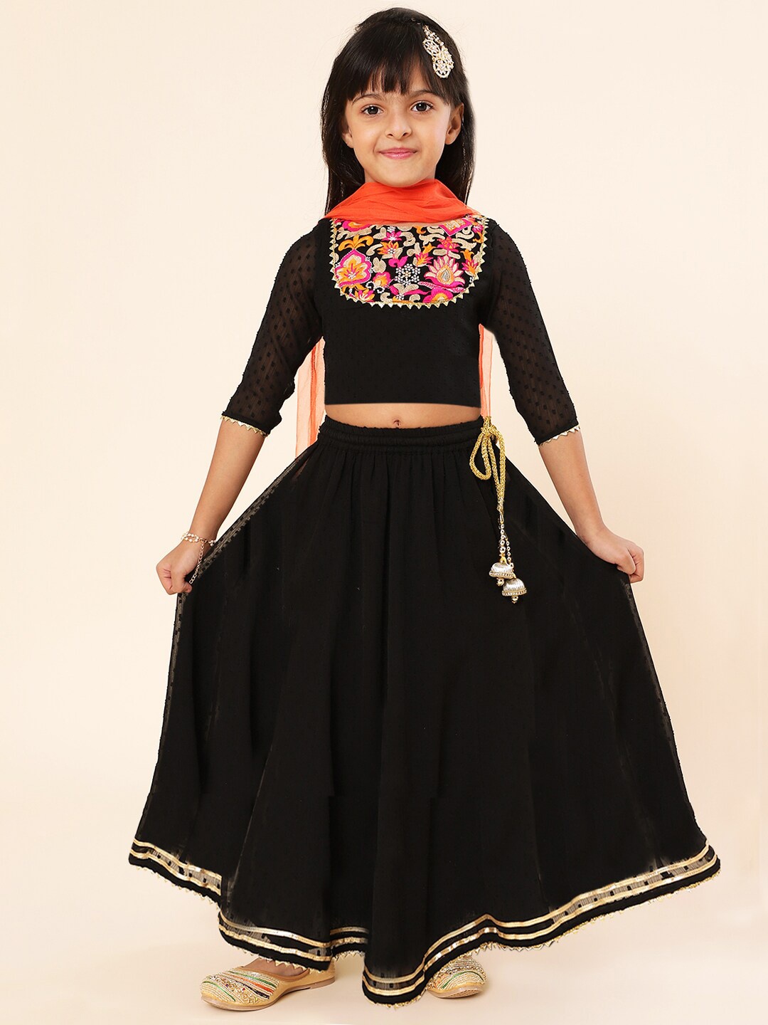 A T U N Girls Black & Orange Embroidered Ready to Wear Lehenga & Blouse With Dupatta
A T U N Girls Black & Orange Embroidered Ready to Wear Lehenga & Blouse With Dupatta