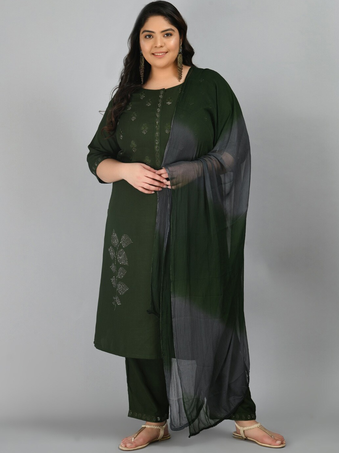 PrettyPlus by Desinoor.com Beads and Stones Plus Size Kurta with Trousers & Dupatta, Green
PrettyPlus by Desinoor.com Beads and Stones Plus Size Kurta with Trousers & Dupatta, Green