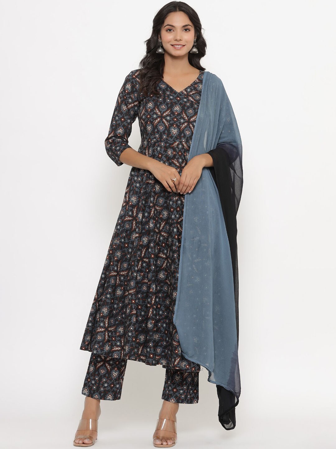 CRAFIQA Women Floral Printed Angrakha Pure Cotton Kurta with Trousers & Dupatta, Black
CRAFIQA Women Floral Printed Angrakha Pure Cotton Kurta with Trousers & Dupatta, Black