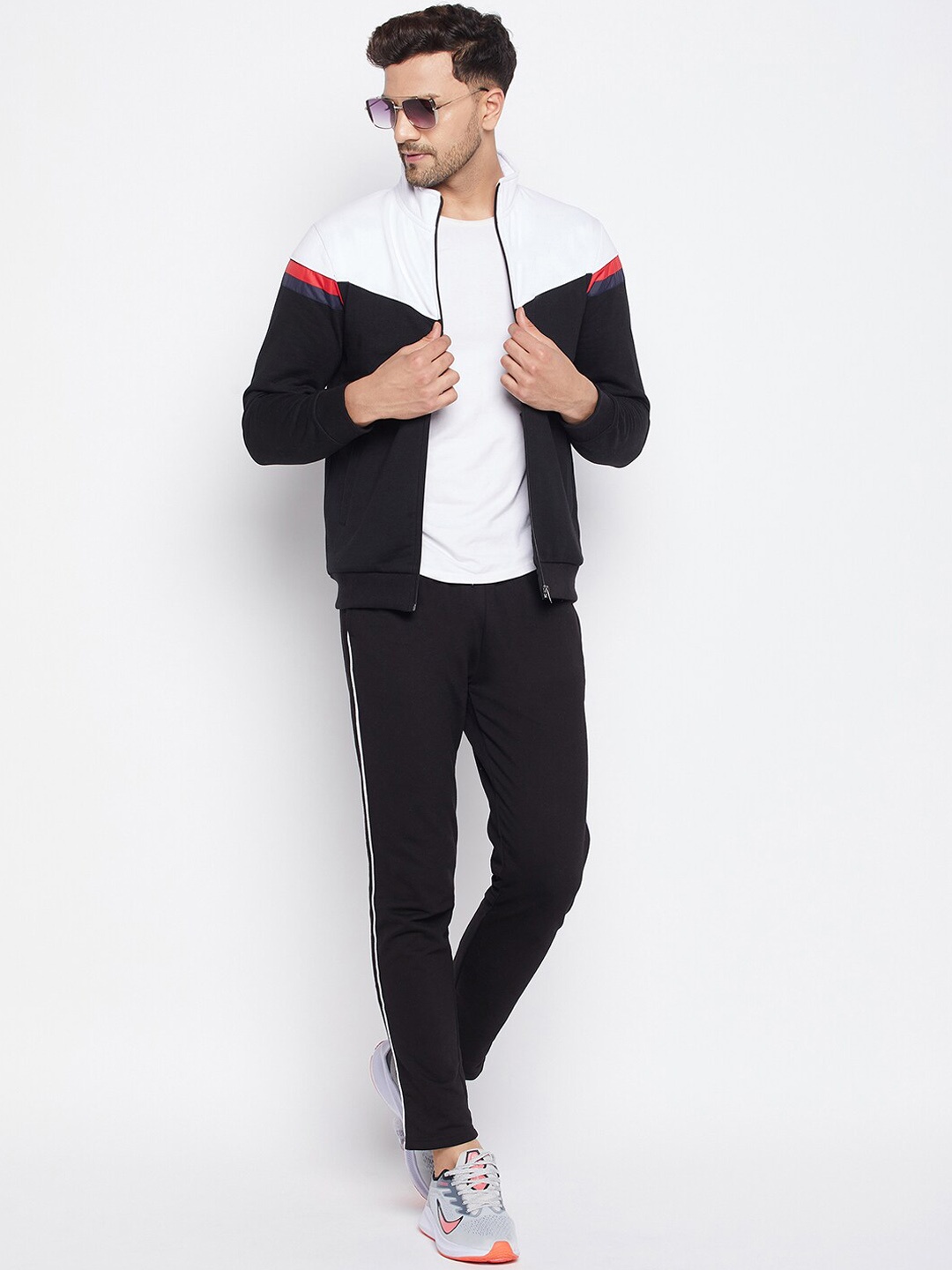 WILD WEST Men Colourblocked Tracksuit, Black