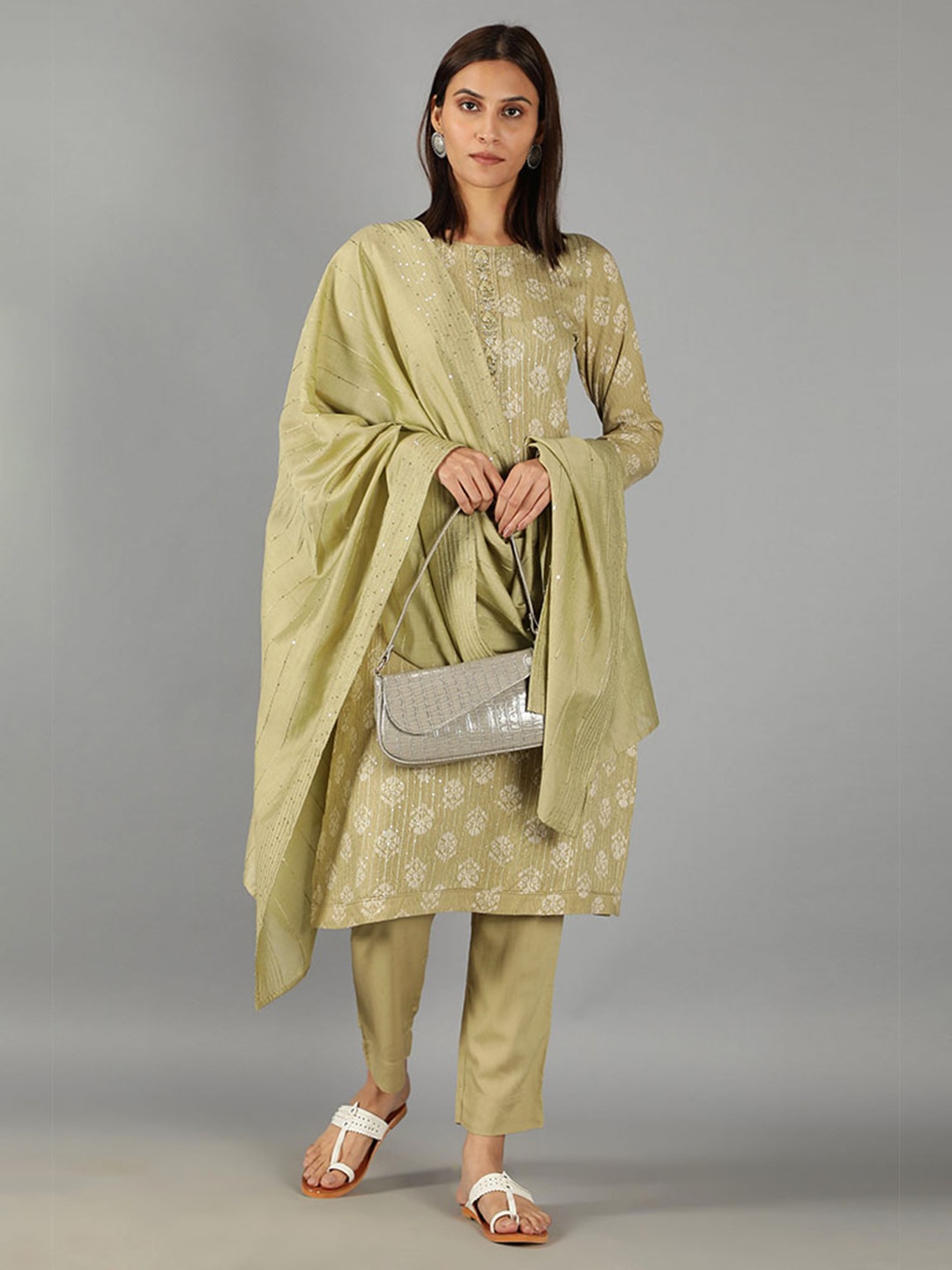 BARARA ETHNIC Women Ethnic Motifs Printed Pure Cotton Kurta with Trousers & With Dupatta, Green
BARARA ETHNIC Women Ethnic Motifs Printed Pure Cotton Kurta with Trousers & With Dupatta, Green