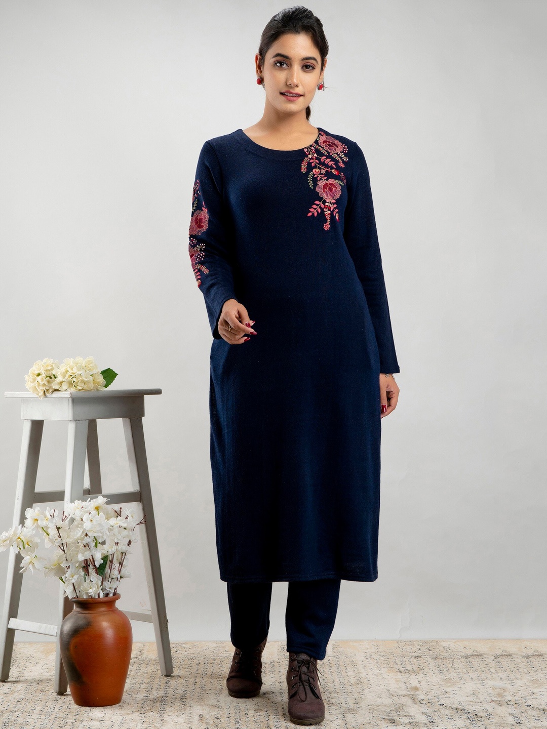 SUTI Women Ethnic Motifs Embroidered Thread Work Pure Wool Kurta With Trousers, Navy blue
SUTI Women Ethnic Motifs Embroidered Thread Work Pure Wool Kurta With Trousers, Navy blue
