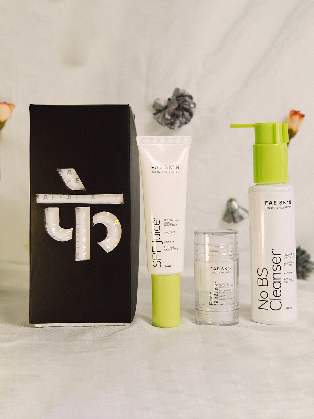 FAE BEAUTY Set Of 3 Skincare Edit Festive Gift Box - Cleanser, SPF Juice & Basic Skinstick, White
FAE BEAUTY Set Of 3 Skincare Edit Festive Gift Box - Cleanser, SPF Juice & Basic Skinstick, White