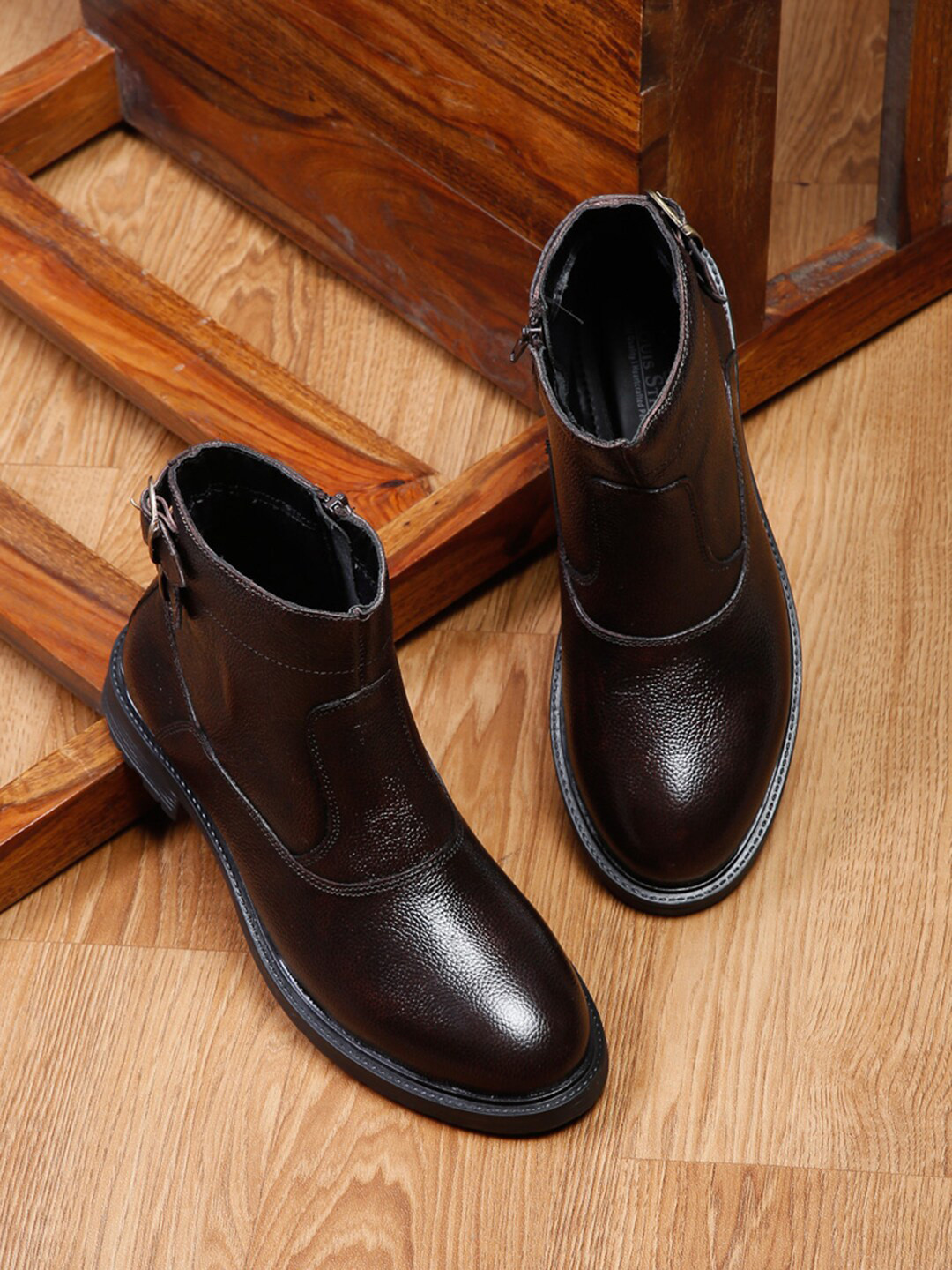 LOUIS STITCH Men Textured Leather Chelsea Boots, Brown 
LOUIS STITCH Men Textured Leather Chelsea Boots, Brown