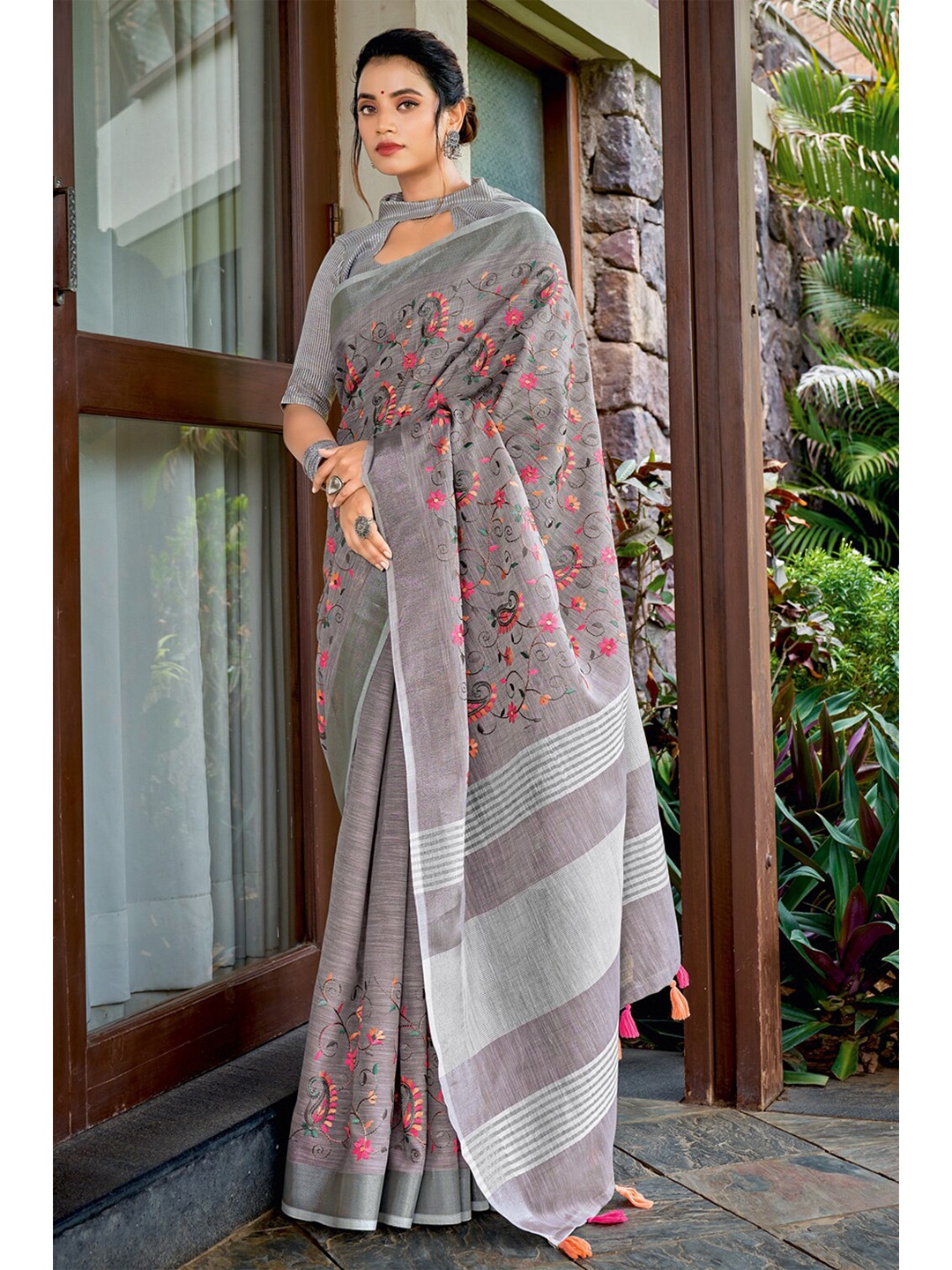 SANGAM PRINTS Paisley Zari Linen Blend Saree, Grey