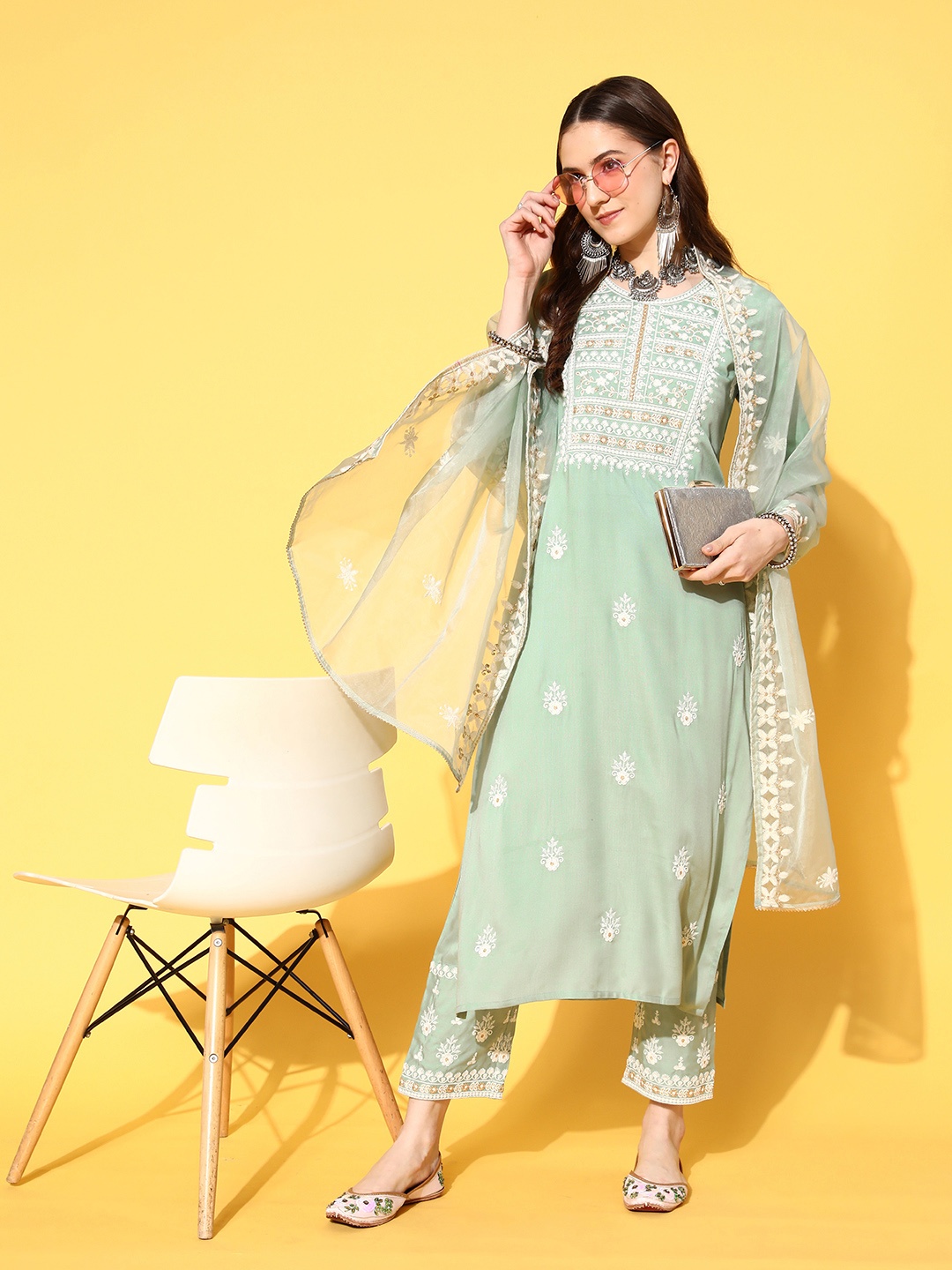 Varanga Women Ethnic Motifs Embroidered Thread Work Kurta with Trousers & With Dupatta, Green
Varanga Women Ethnic Motifs Embroidered Thread Work Kurta with Trousers & With Dupatta, Green