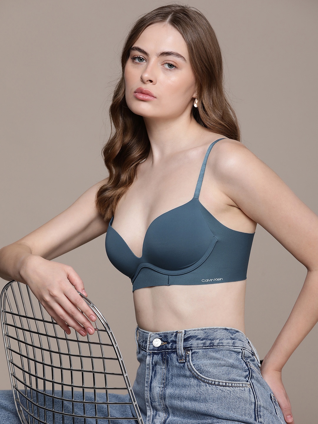 Calvin Klein Underwear Medium Coverage Heavily Padded Push Up Plunge Bra QF6021AD94Q, Blue
Calvin Klein Underwear Medium Coverage Heavily Padded Push Up Plunge Bra QF6021AD94Q, Blue