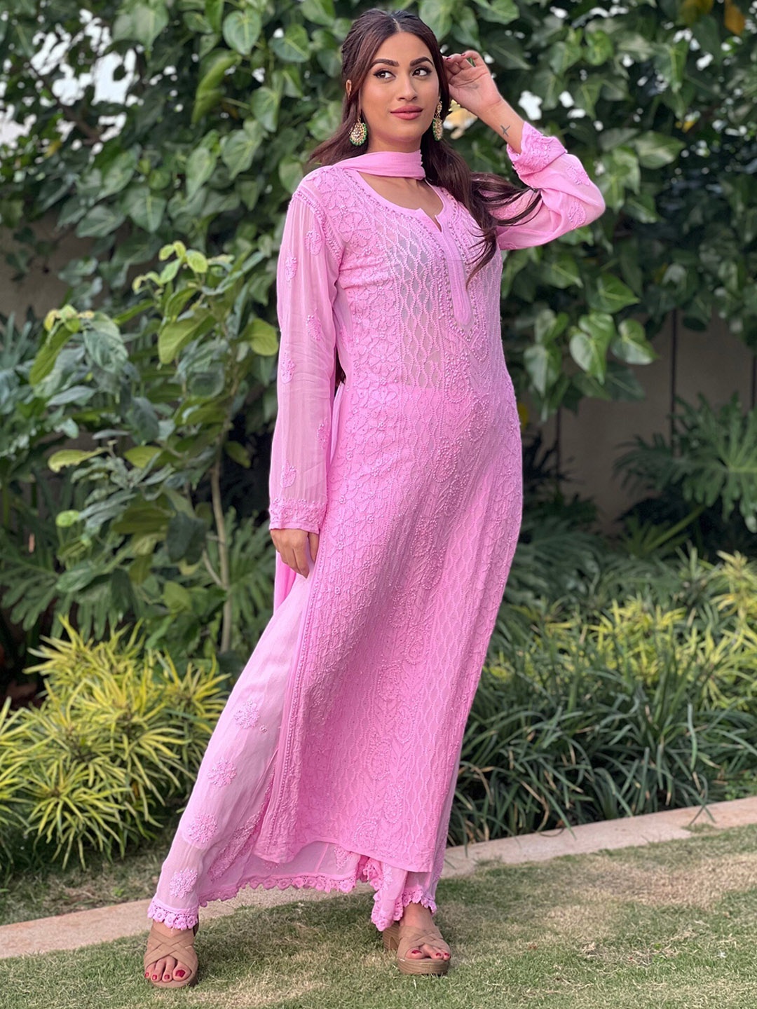LABEL AISHWARYRIKA Women Yoke Design Flared Sleeves Thread Work Georgette Anarkali Kurta, Pink
LABEL AISHWARYRIKA Women Yoke Design Flared Sleeves Thread Work Georgette Anarkali Kurta, Pink