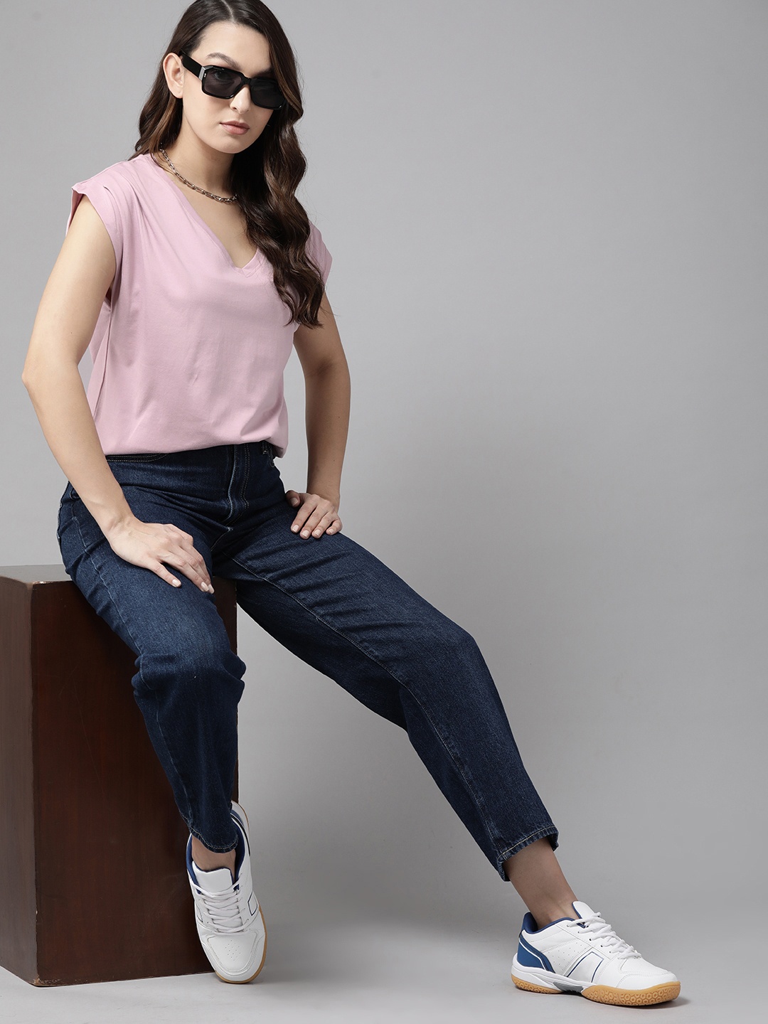 The Roadster Lifestyle Co. V-Neck Extended Sleeves Pure Cotton Boxy T-shirt, Pink
The Roadster Lifestyle Co. V-Neck Extended Sleeves Pure Cotton Boxy T-shirt, Pink