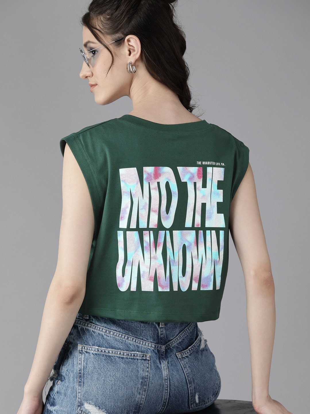 The Roadster Lifestyle Co. Printed Back V-Neck Extended Sleeves Cotton Easy Boxy T-shirt, Green
The Roadster Lifestyle Co. Printed Back V-Neck Extended Sleeves Cotton Easy Boxy T-shirt, Green
