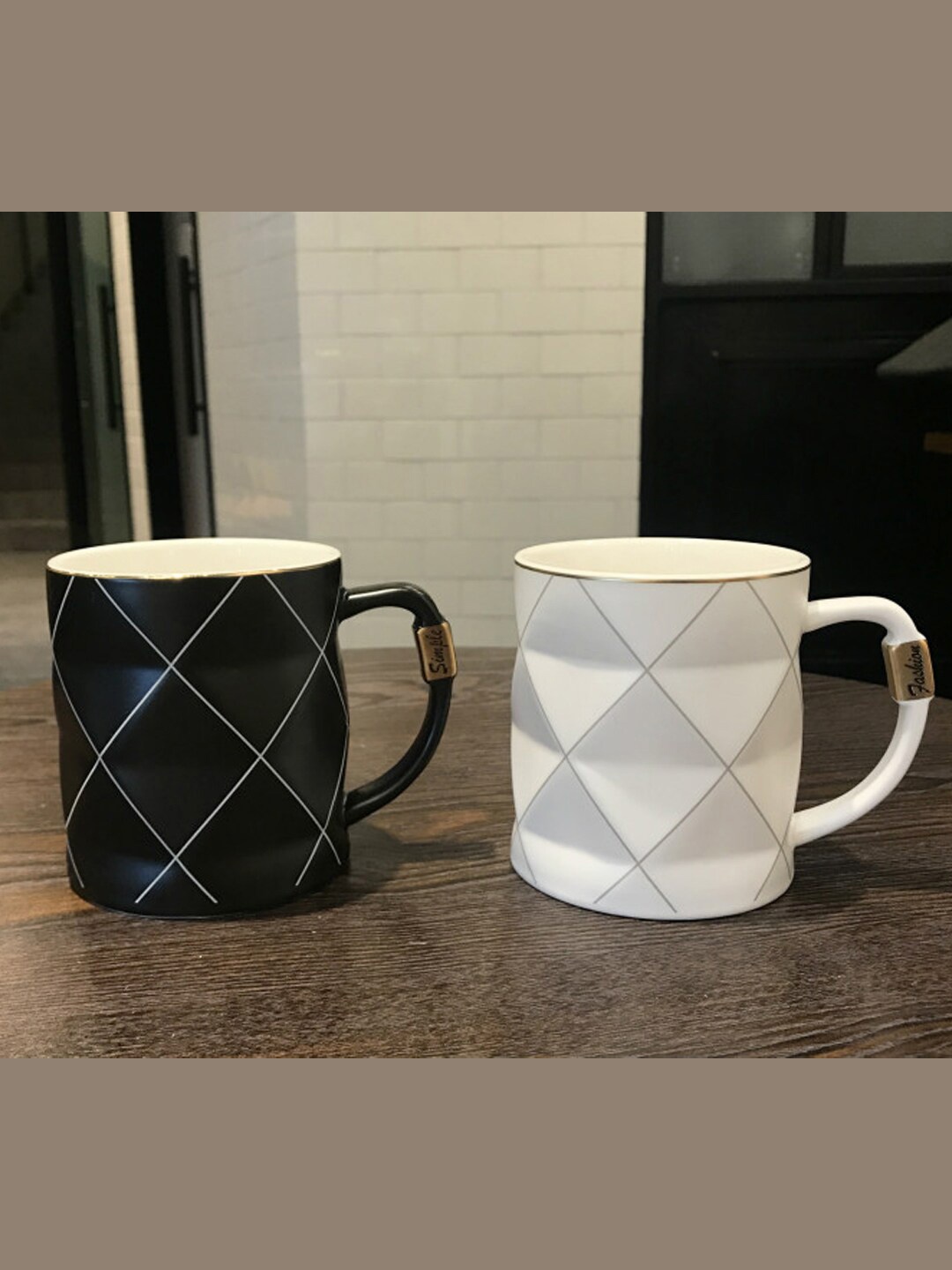 BonZeaL Black & White Set of 2 Geometric Printed 3D Ceramic Matte Mugs 400 ml Each
BonZeaL Black & White Set of 2 Geometric Printed 3D Ceramic Matte Mugs 400 ml Each
