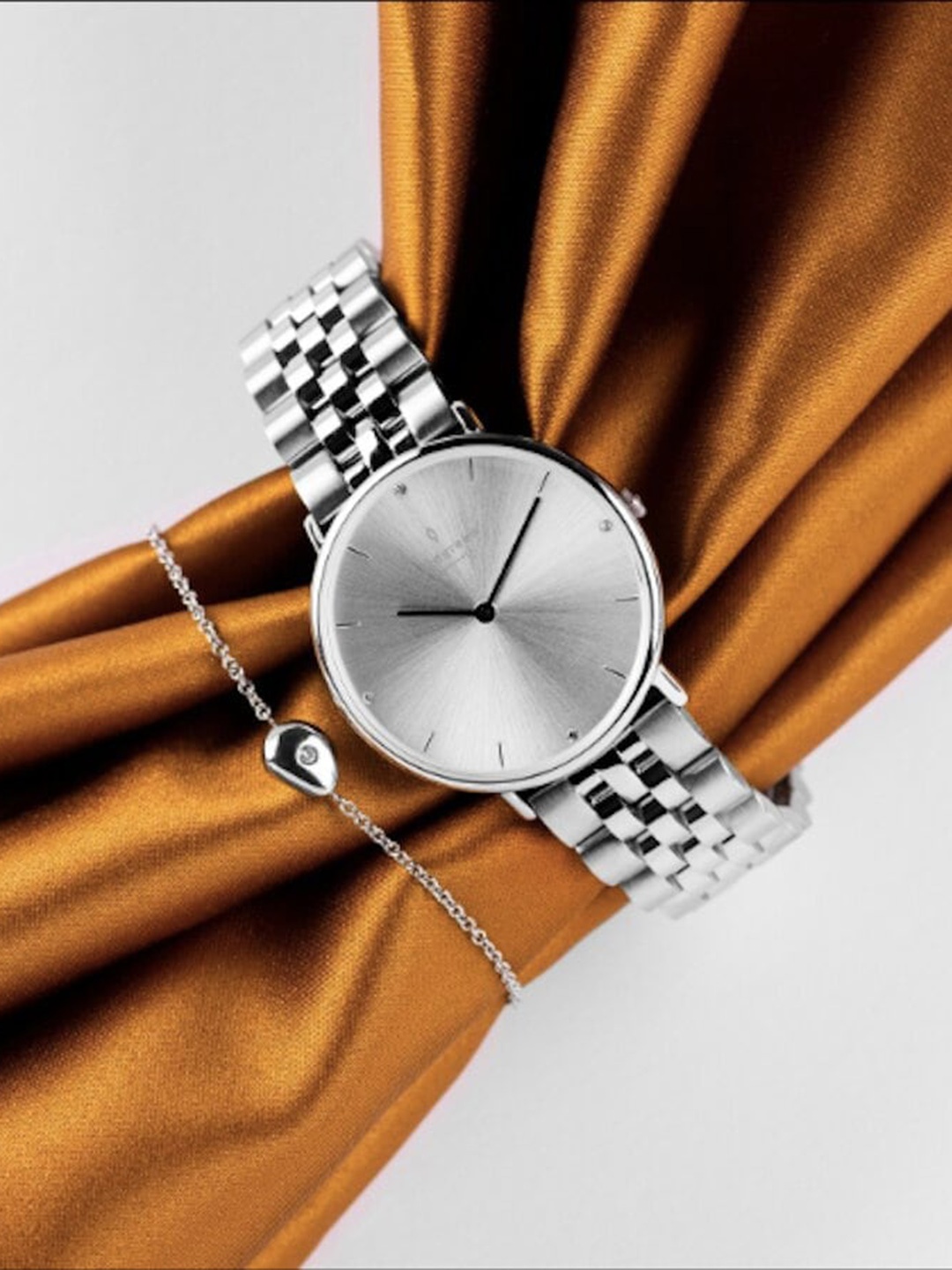 Nordgreen Women Stainless Steel Dial & Bracelet Style Strap Analogue Watch NR28SI5LSICS, Silver
Nordgreen Women Stainless Steel Dial & Bracelet Style Strap Analogue Watch NR28SI5LSICS, Silver
