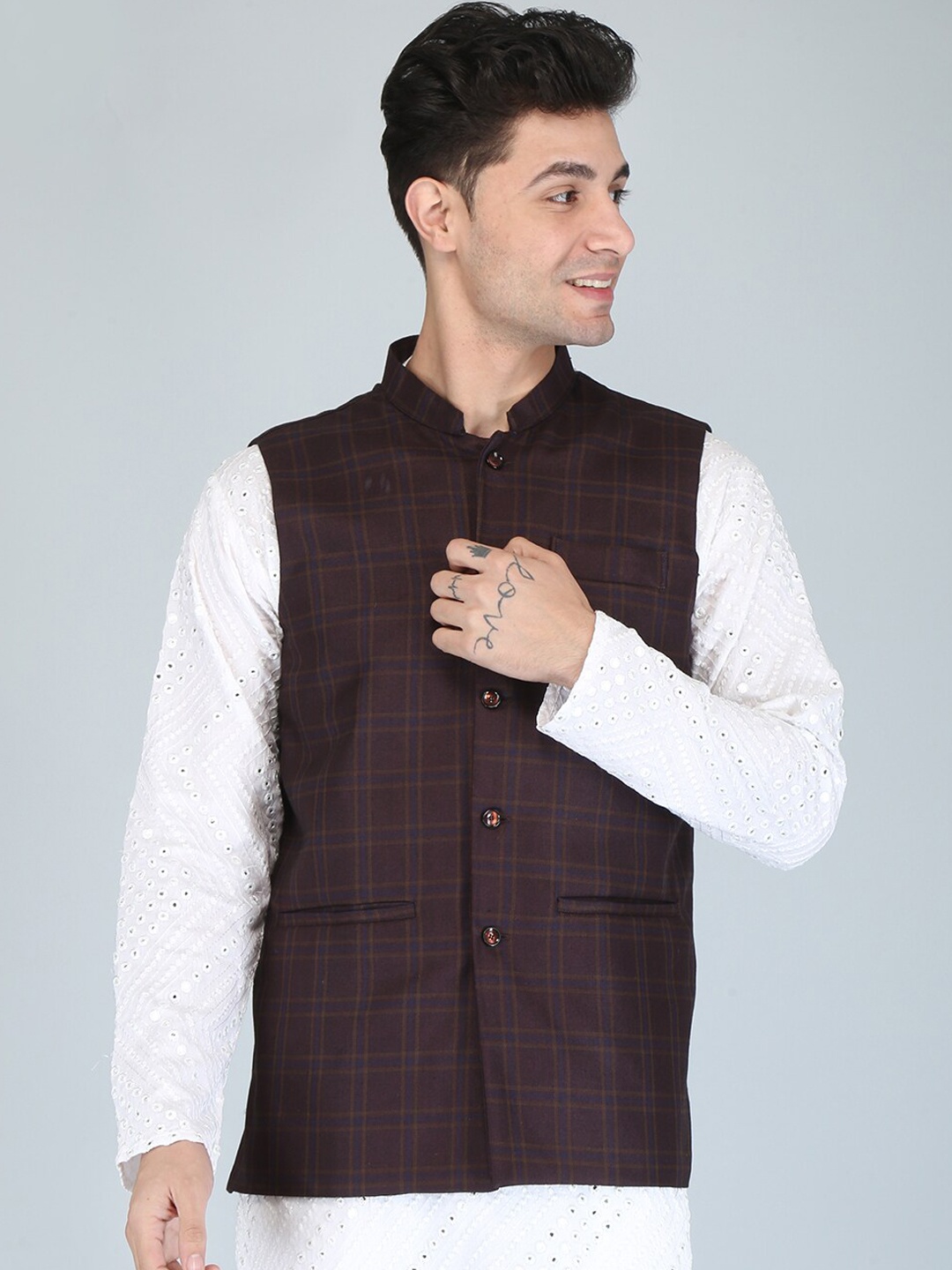 UNCRAZY Men Checked Woven Nehru Jacket, Maroon