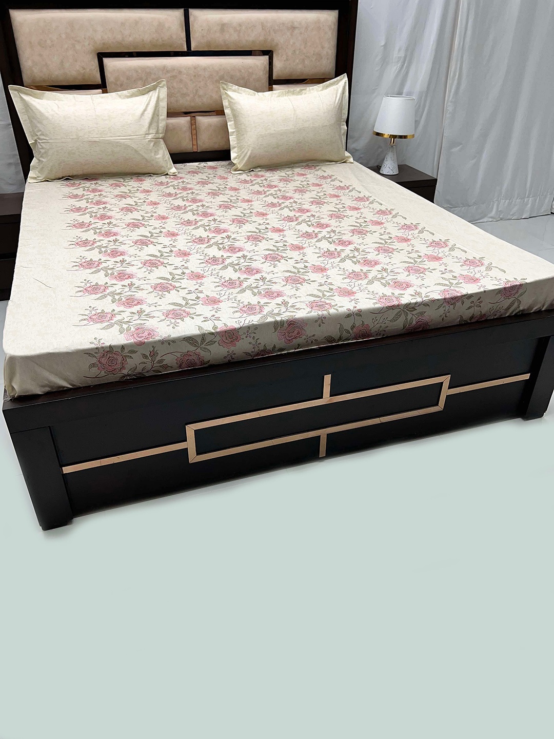 Pure Decor Divine Fur Cream Printed 380 TC King Pure Cotton Bedsheet with 2 Pillow Covers
Pure Decor Divine Fur Cream Printed 380 TC King Pure Cotton Bedsheet with 2 Pillow Covers