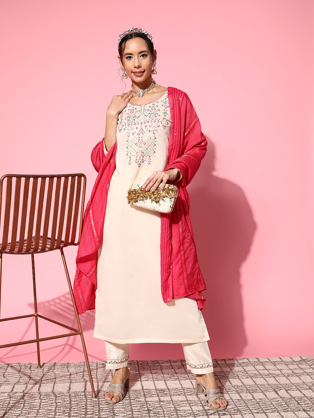 SheWill Women Off White Floral Embroidered Sequinned Kurta with Trousers & With Dupatta
SheWill Women Off White Floral Embroidered Sequinned Kurta with Trousers & With Dupatta
