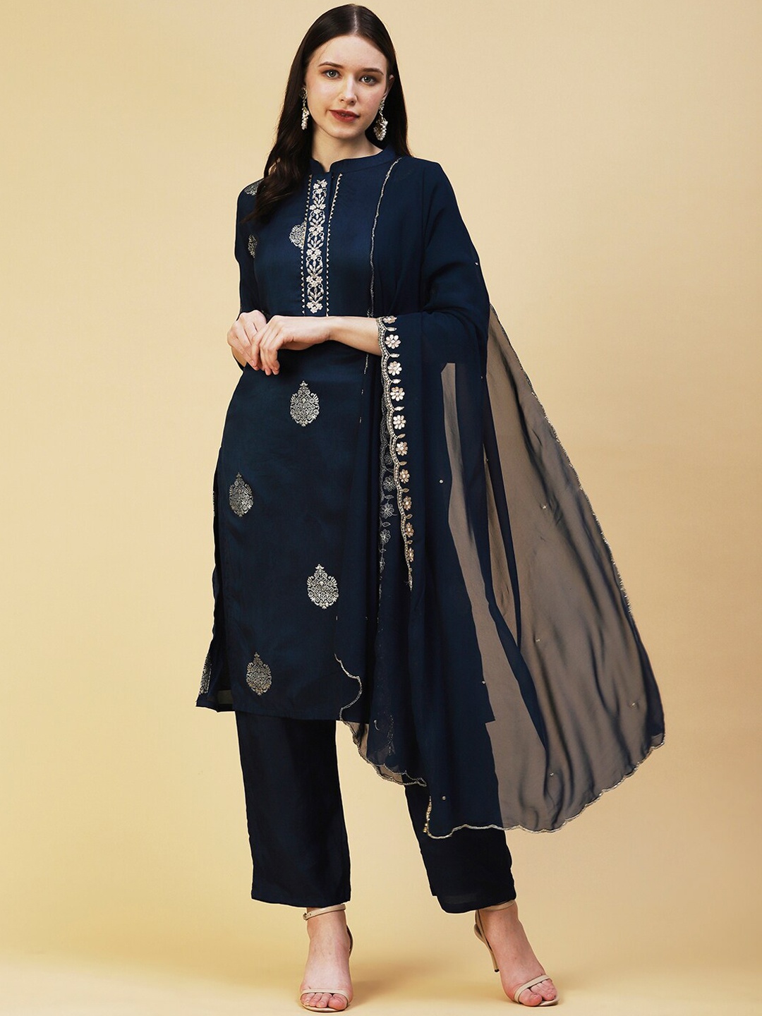 FASHOR Women Ethnic Motifs Embroidered Zardozi Kurta with Trousers & Dupatta, Teal
FASHOR Women Ethnic Motifs Embroidered Zardozi Kurta with Trousers & Dupatta, Teal