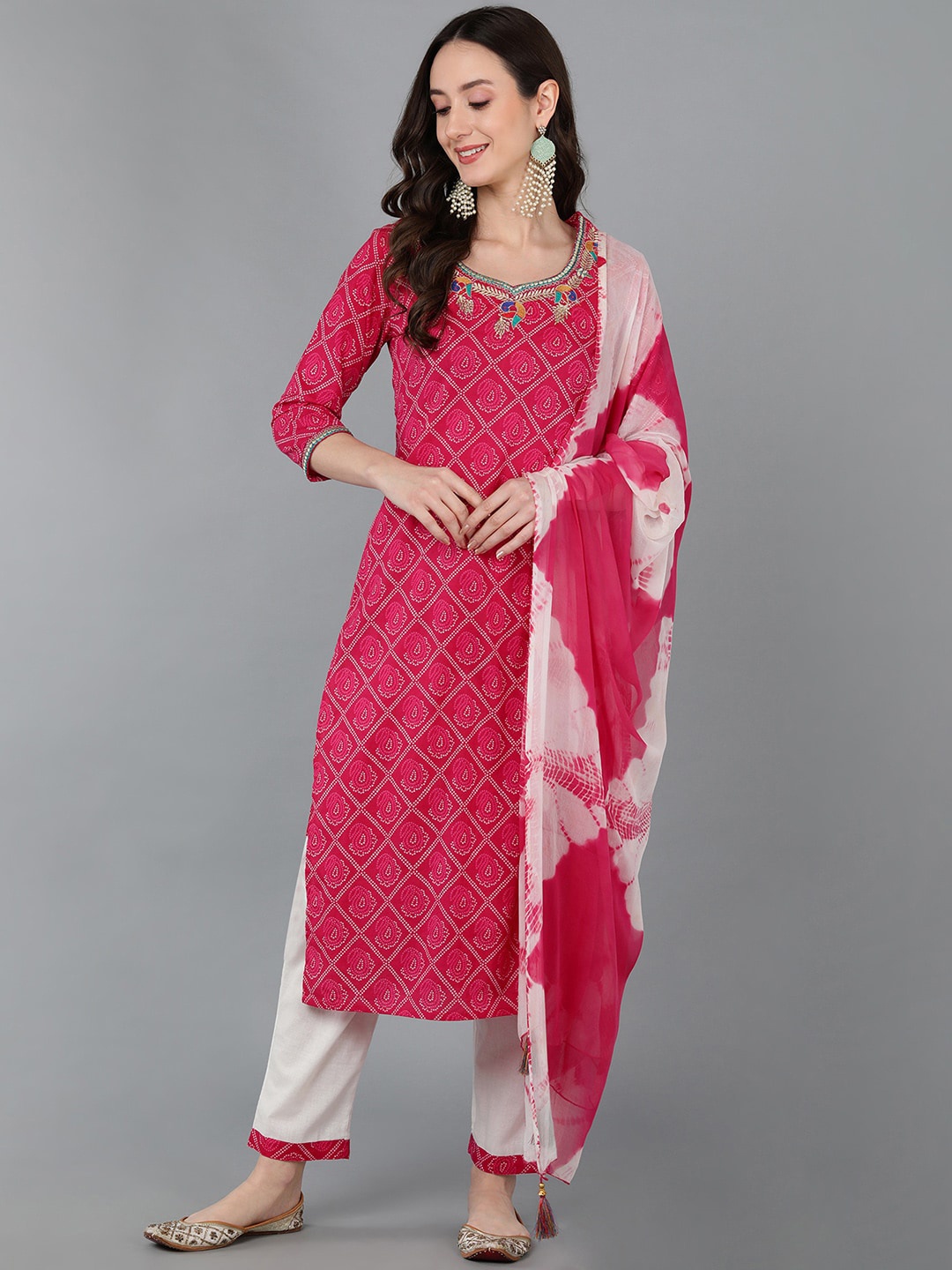 Senyora Women Bandhani Printed Thread Work Pure Cotton Kurta with Trousers & Dupatta, Pink
Senyora Women Bandhani Printed Thread Work Pure Cotton Kurta with Trousers & Dupatta, Pink
