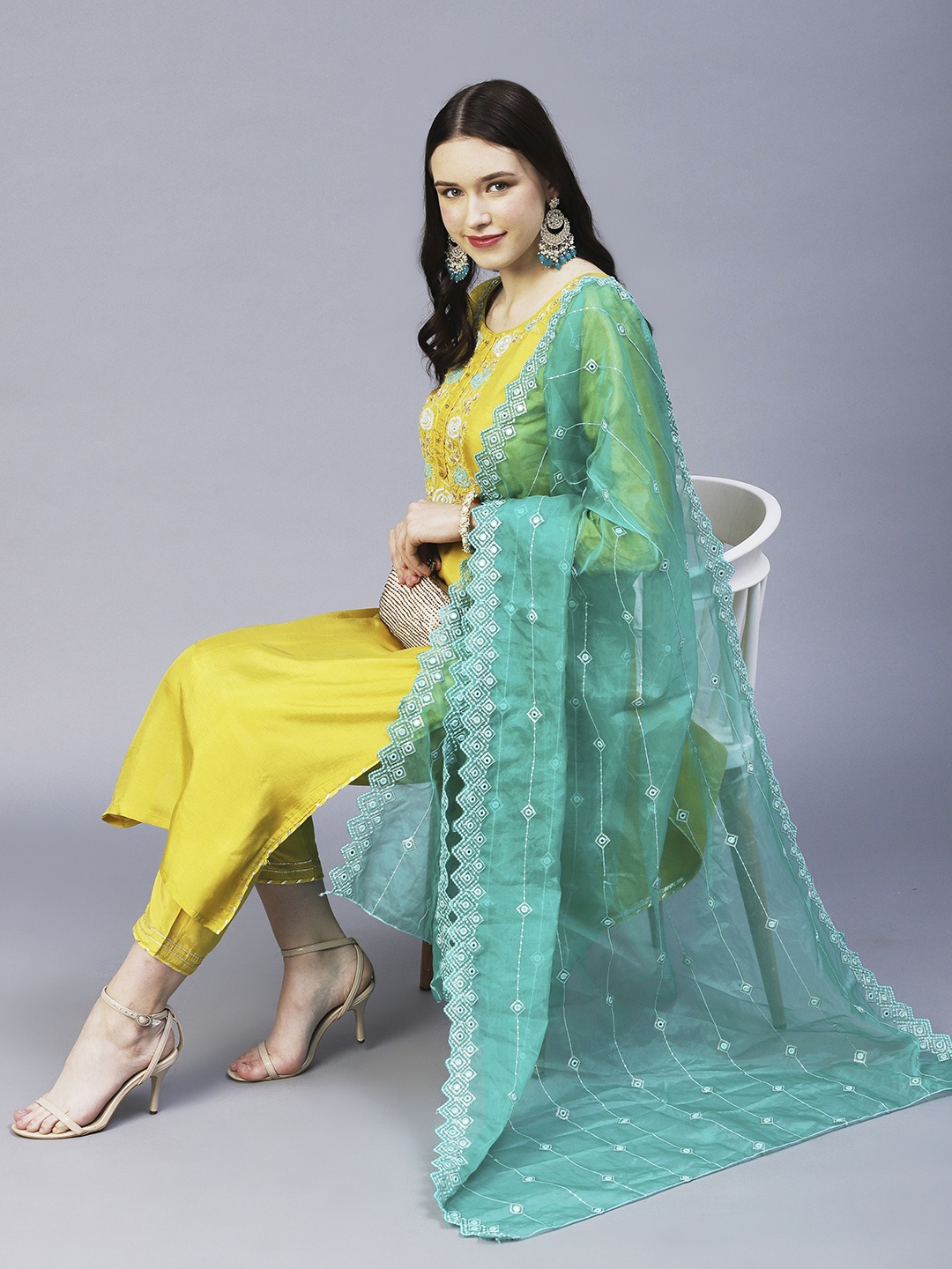 FASHOR Women Yellow Floral Embroidered Zardozi Kurta with Trousers & With Dupatta
FASHOR Women Yellow Floral Embroidered Zardozi Kurta with Trousers & With Dupatta