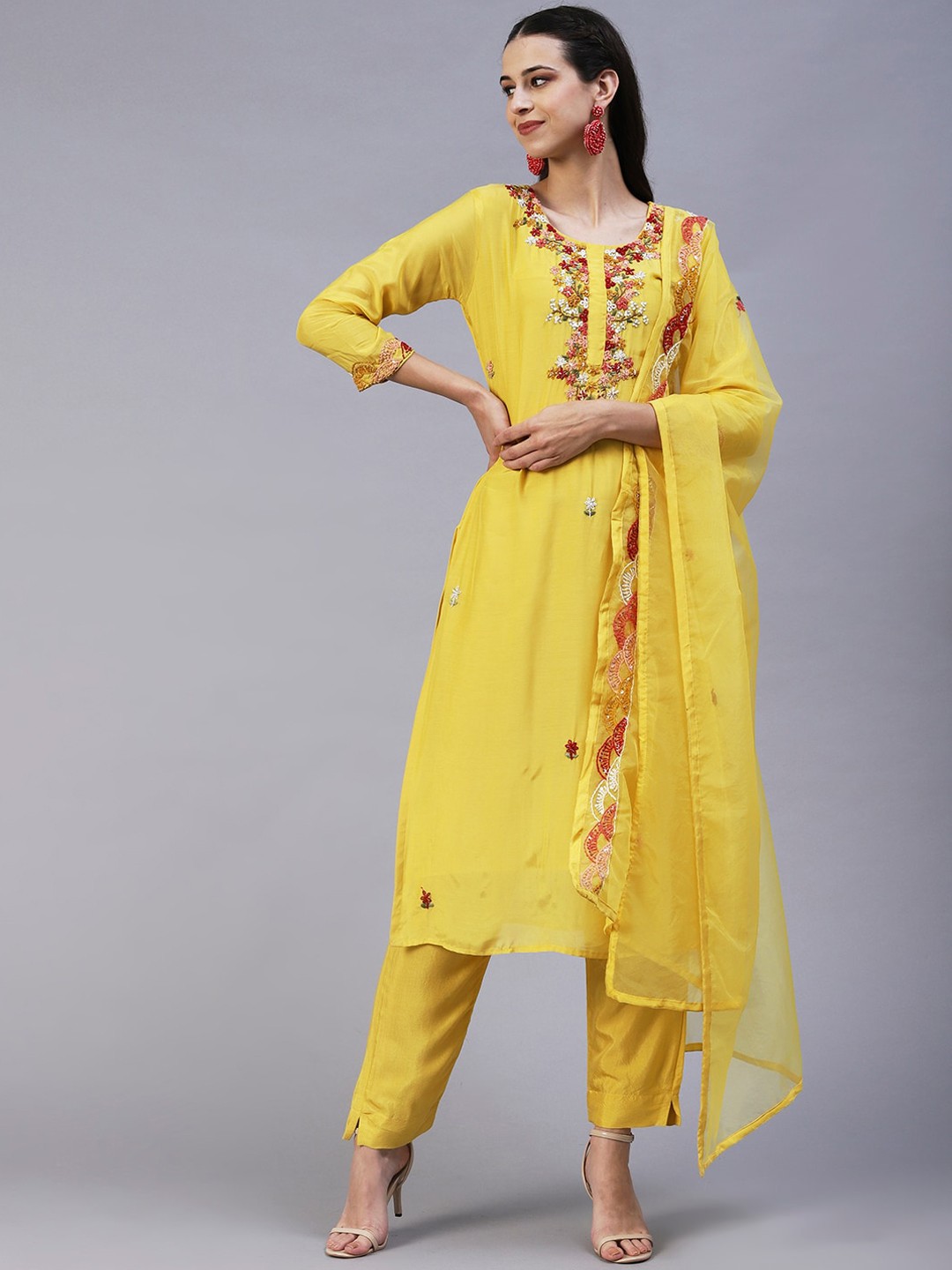 FASHOR Floral Embroidered Thread Work Silk Kurta with Trousers & With Dupatta, Yellow
FASHOR Floral Embroidered Thread Work Silk Kurta with Trousers & With Dupatta, Yellow