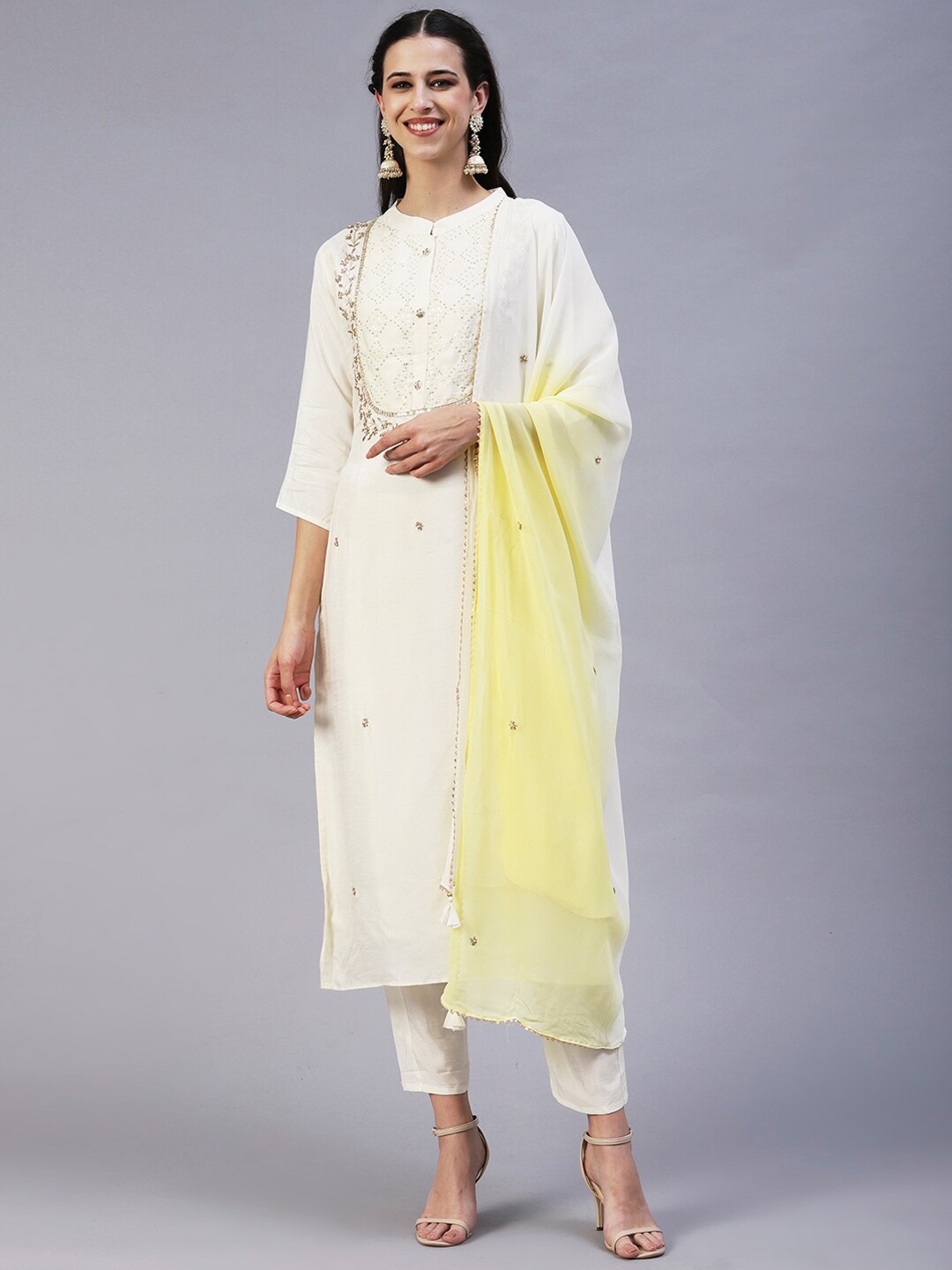 FASHOR Women Ethnic Motifs Embroidered Zardozi Kurta with Trousers & With Dupatta, White
FASHOR Women Ethnic Motifs Embroidered Zardozi Kurta with Trousers & With Dupatta, White