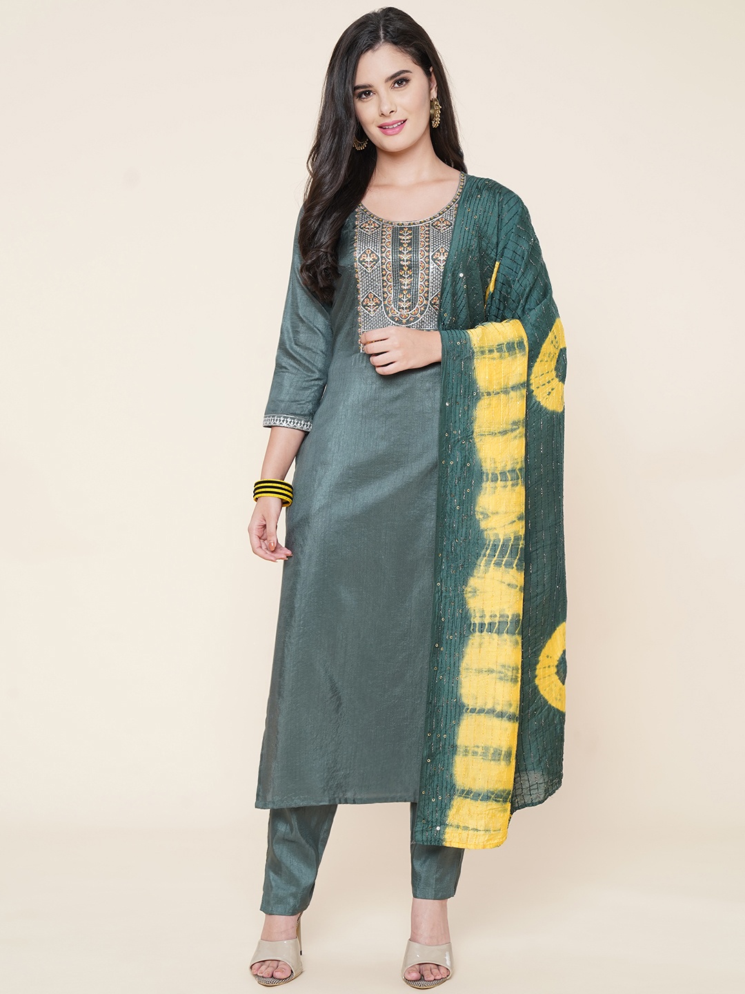 J Turritopsis Women Ethnic Motifs Sequinned Silk Georgette Kurta with Trousers & Dupatta, Olive
J Turritopsis Women Ethnic Motifs Sequinned Silk Georgette Kurta with Trousers & Dupatta, Olive