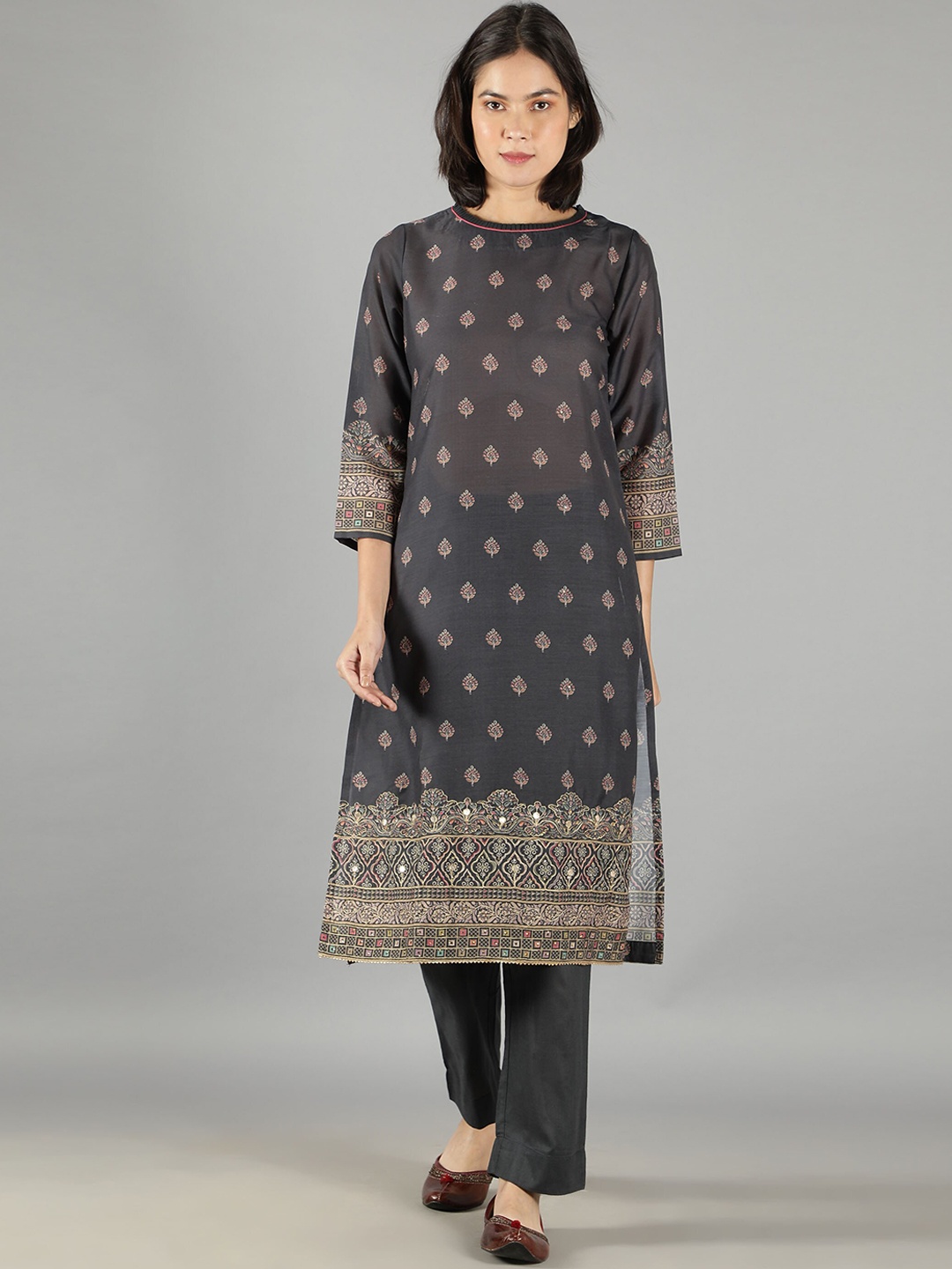 BARARA ETHNIC Women Ethnic Motifs Printed Pure Cotton Kurta with Trousers & Dupatta, Black
BARARA ETHNIC Women Ethnic Motifs Printed Pure Cotton Kurta with Trousers & Dupatta, Black