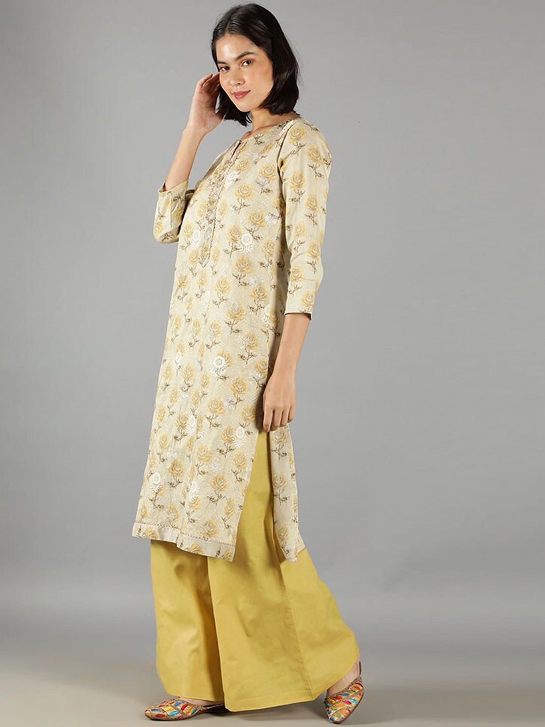 BARARA ETHNIC Women Floral Printed Sequinned Pure Cotton Kurta with Palazzos & Dupatta, Off white
BARARA ETHNIC Women Floral Printed Sequinned Pure Cotton Kurta with Palazzos & Dupatta, Off white