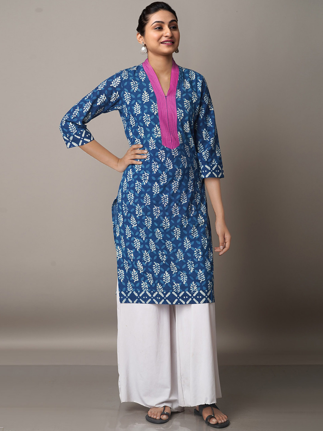 Unnati Silks Women Floral Printed Handloom Cotton Kurta, Navy blue 
Unnati Silks Women Floral Printed Handloom Cotton Kurta, Navy blue